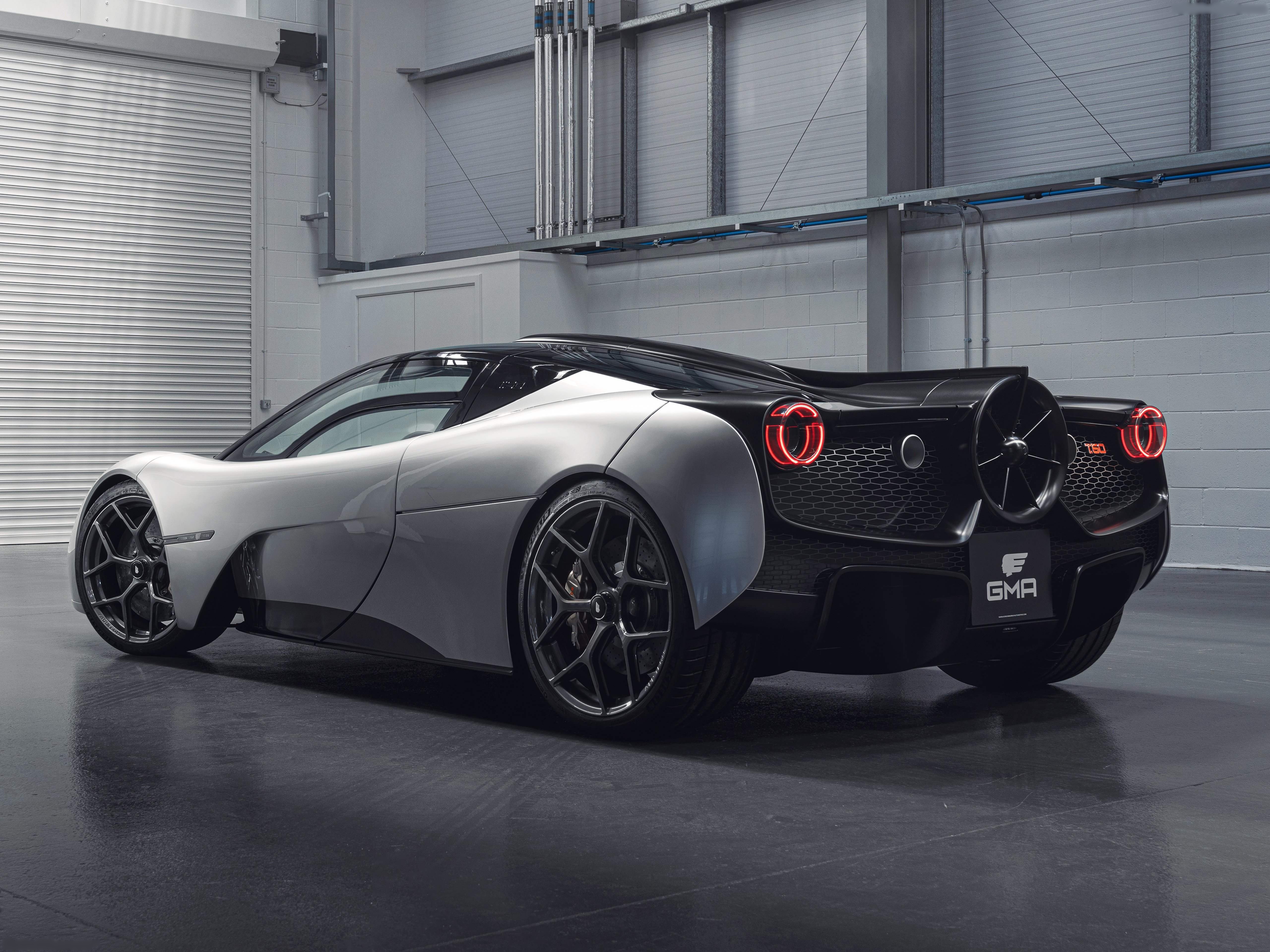 Gordon Murray T.50 (2022) – zadní tříčtvrteční pohled