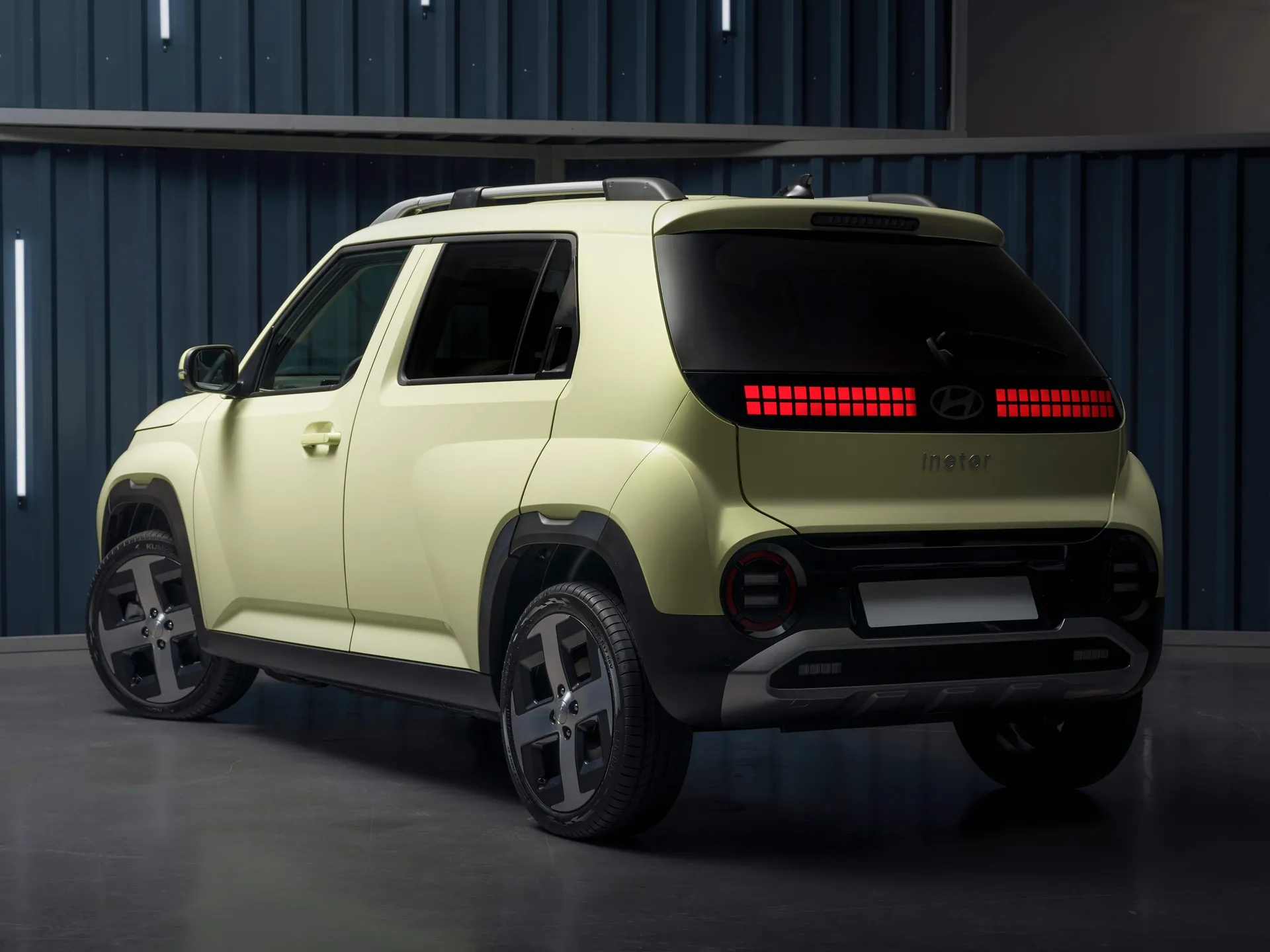 Hyundai Inster (2025) – zadní tříčtvrteční pohled