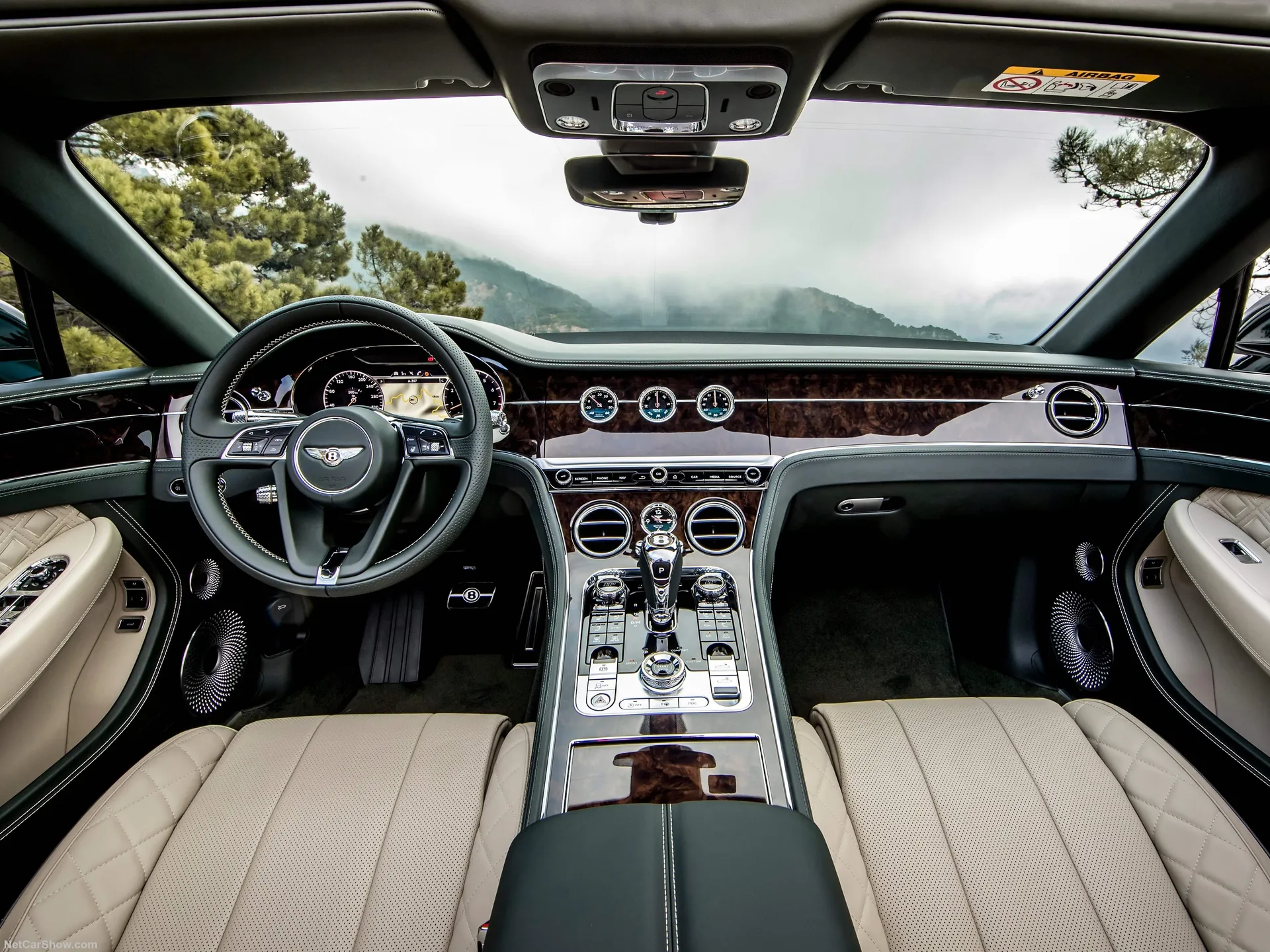 Bentley Continental GT Convertible (2019) – interiér