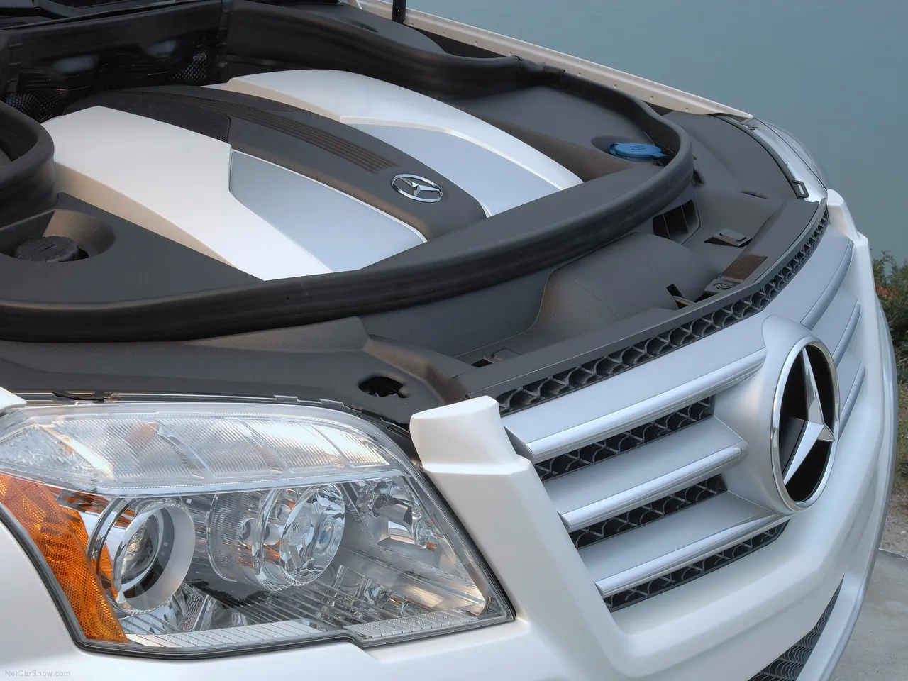 Mercedes-Benz GLK Freeside Concept (2008) - Engine Bay
