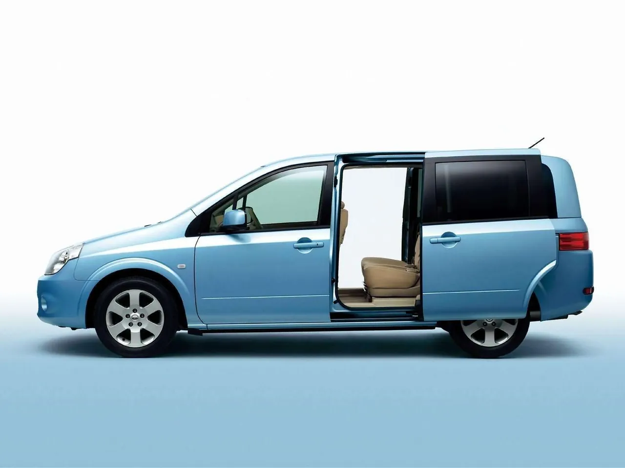 Nissan Lafesta (2005) – boční profil