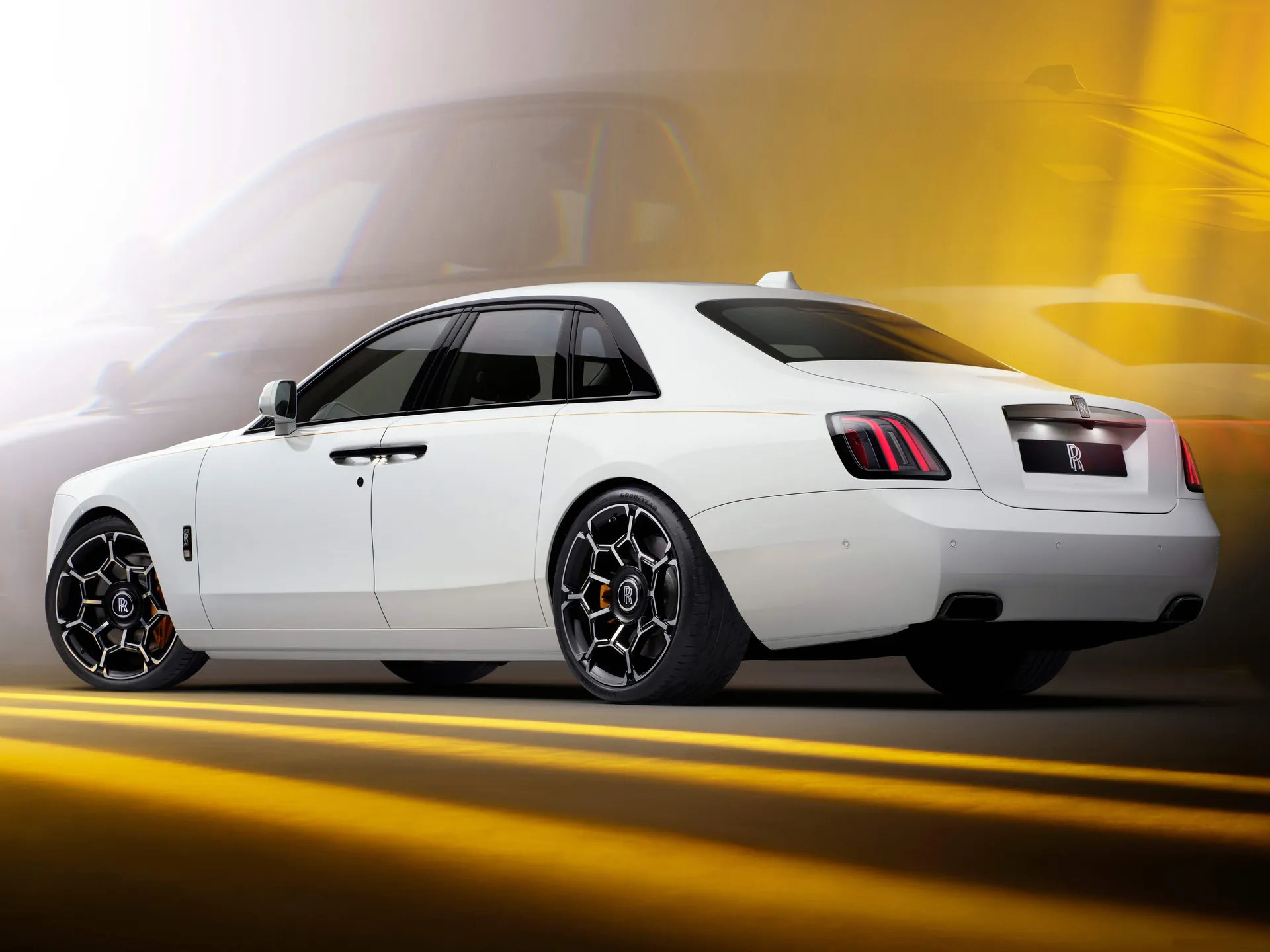 Rolls-Royce Ghost Black Badge Series II (2025) – zadní tříčtvrteční pohled