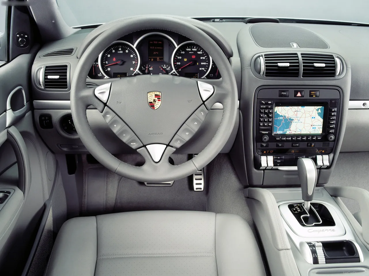 Porsche Cayenne S (2004) - Interior