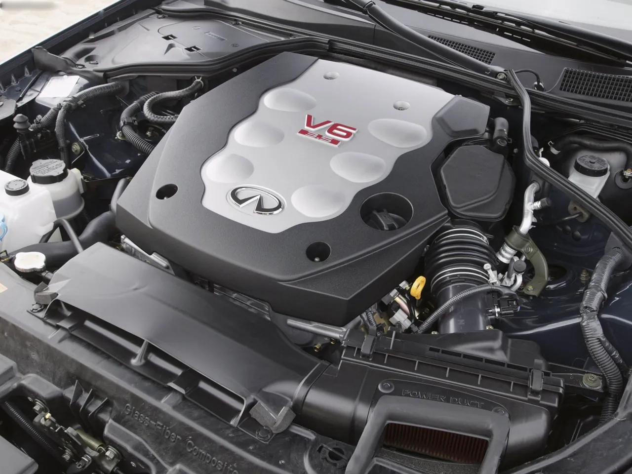 Infiniti G35 Sport Sedan (2005) – motorový prostor