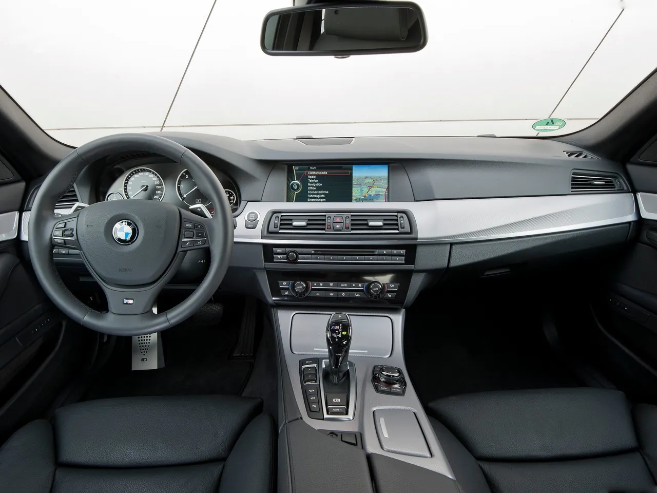 BMW M550d xDrive (2013) – interiér