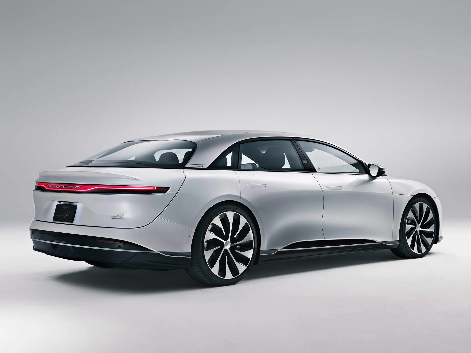Lucid Air Grand Touring (2022) – zadní tříčtvrteční pohled