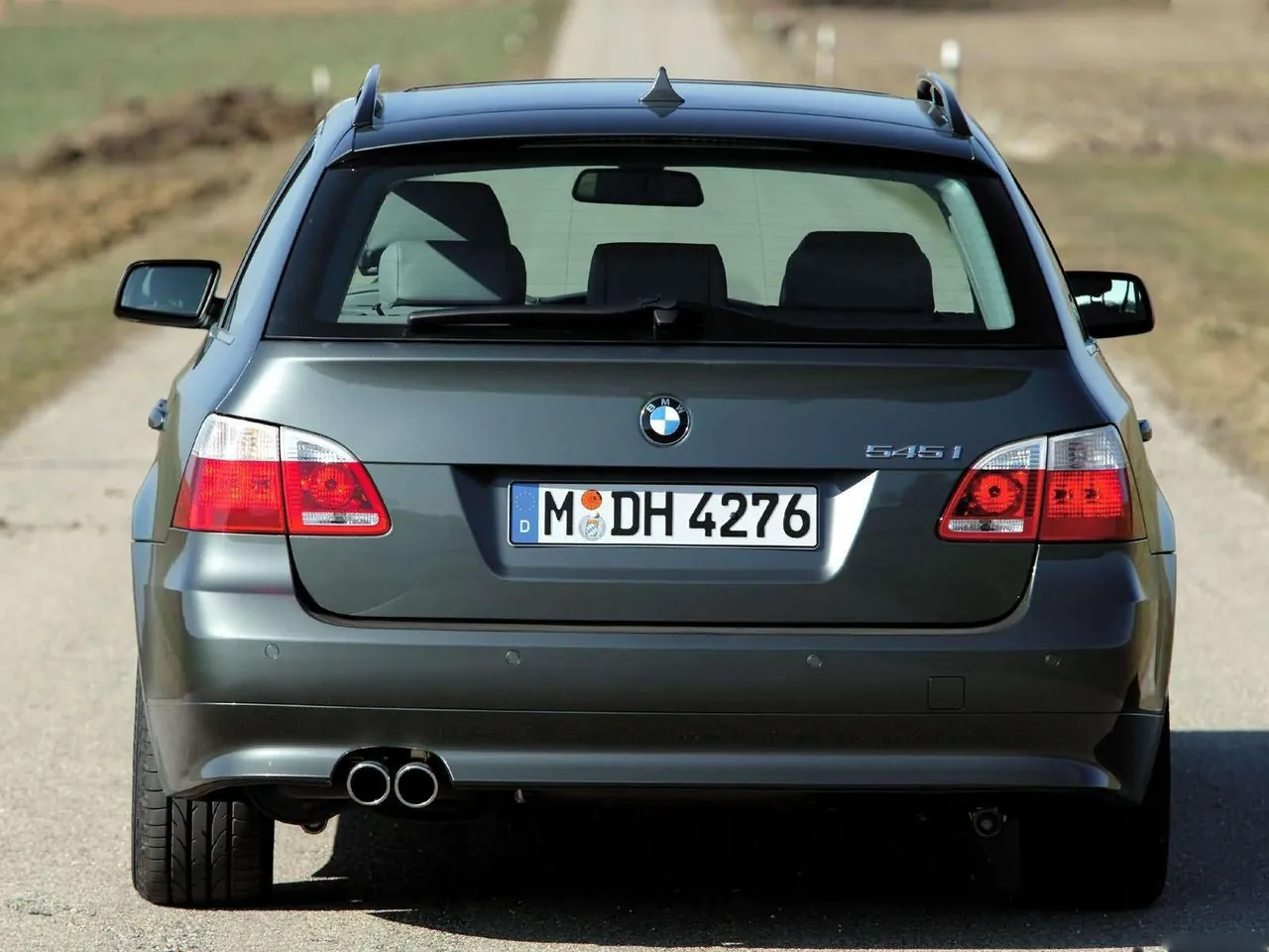 BMW 545i Touring (2005) – zezadu