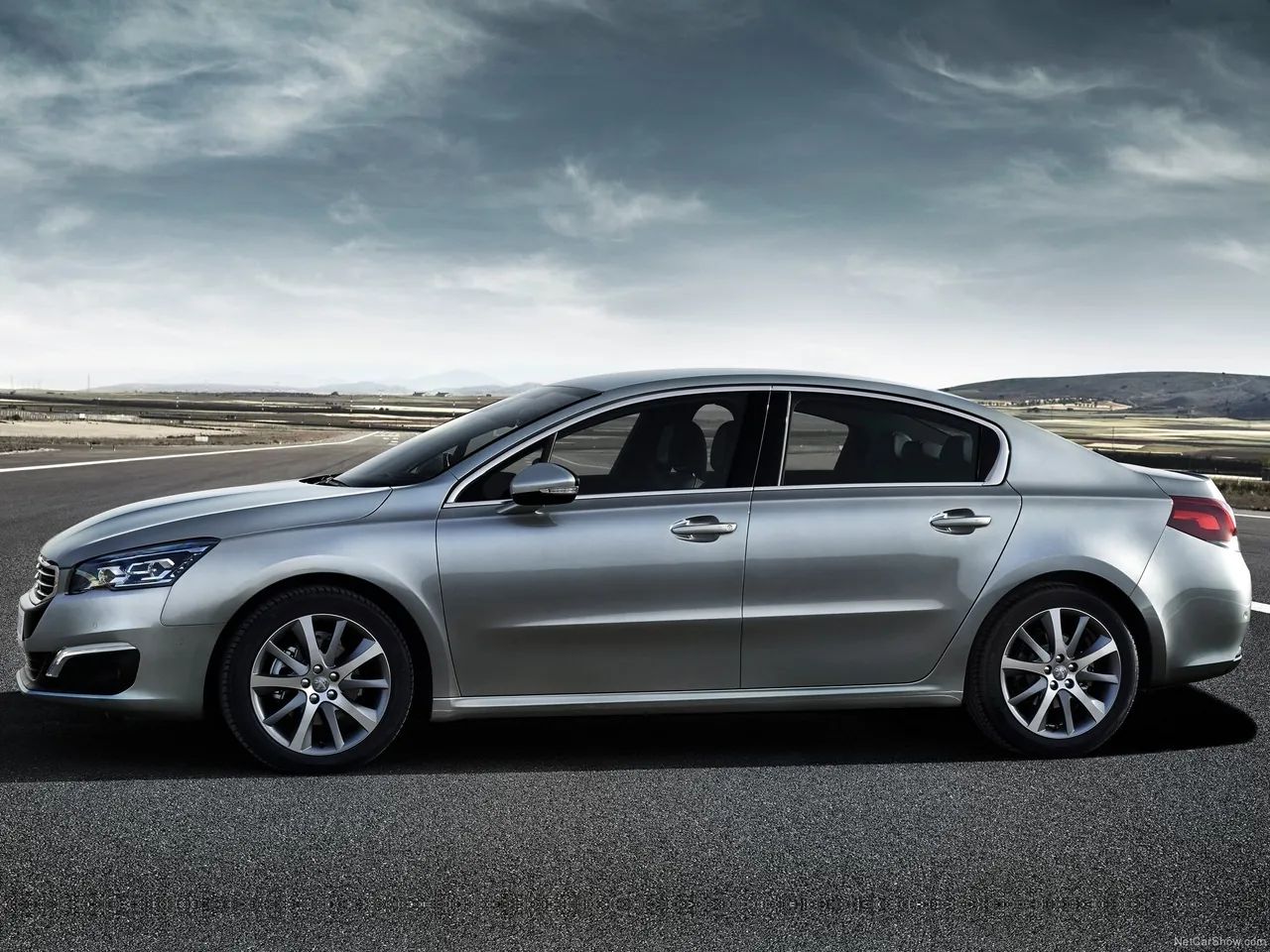 Peugeot 508 (2015) – boční profil