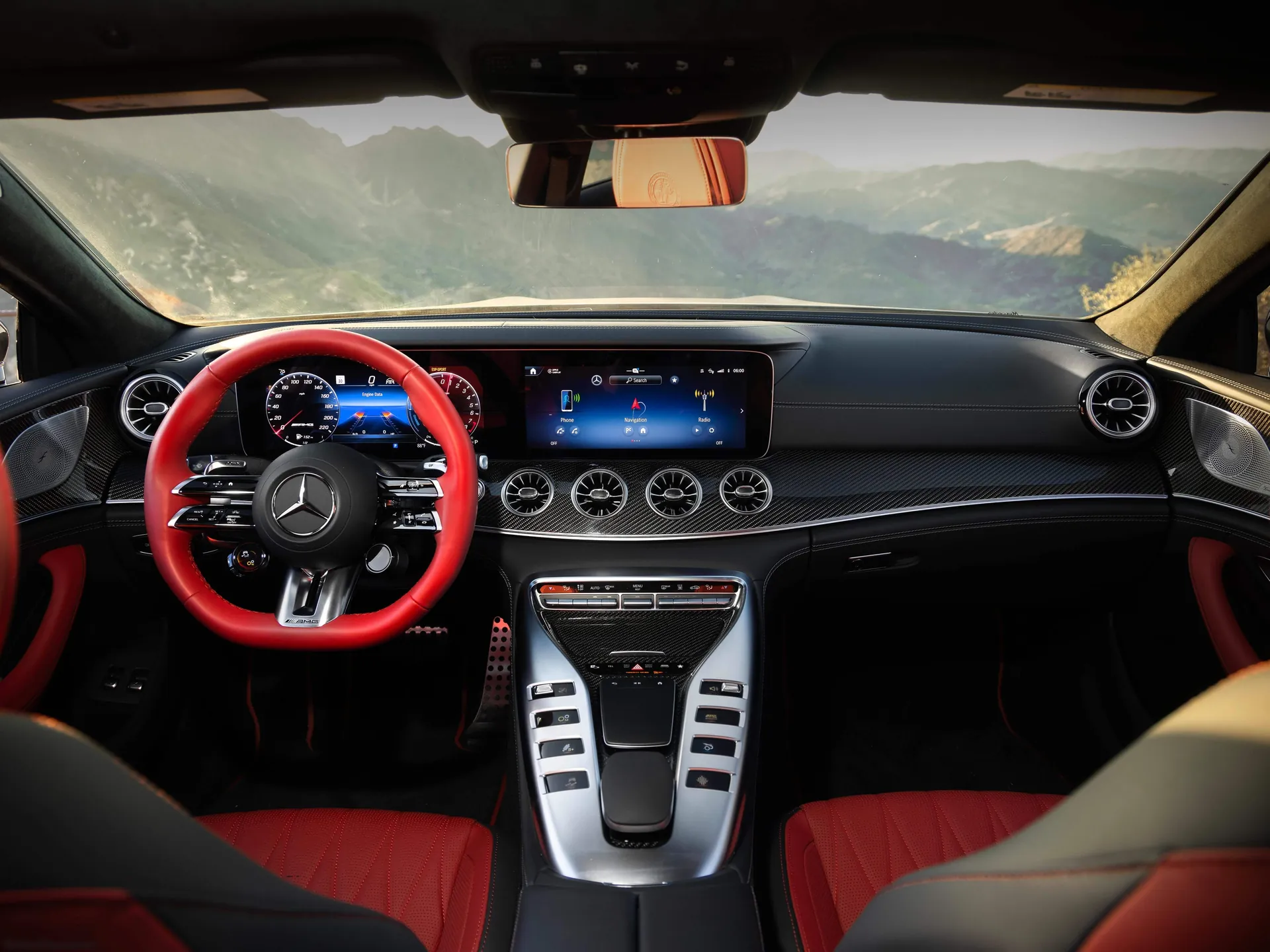 Mercedes-Benz AMG GT63 S E Performance 4-Door (2025) – interiér