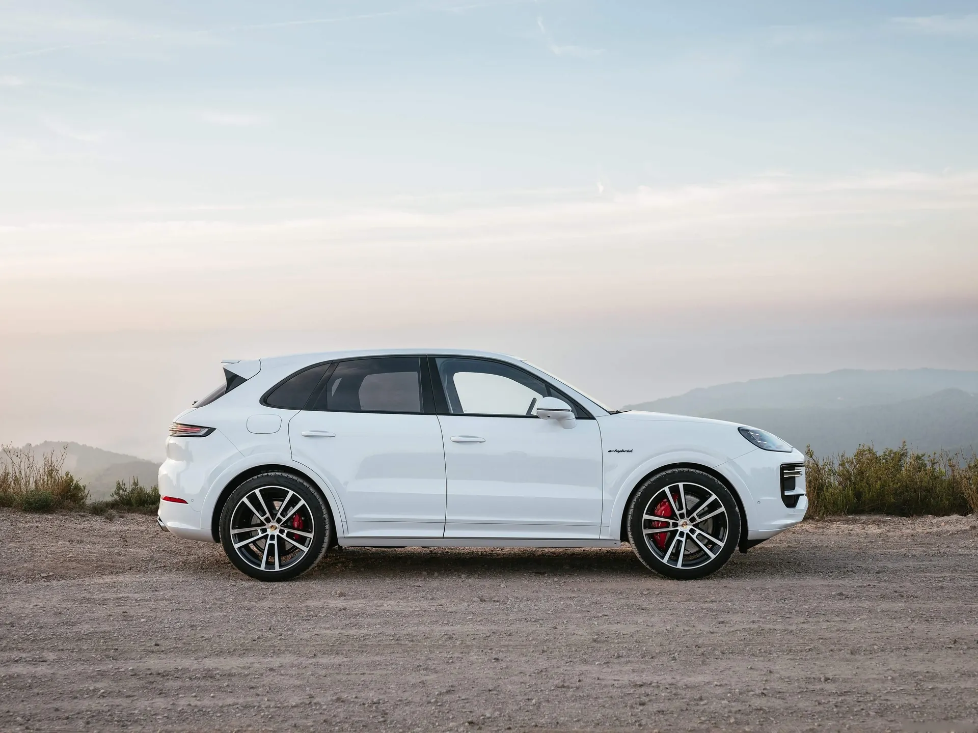 Porsche Cayenne Turbo E-Hybrid (2024) – boční profil