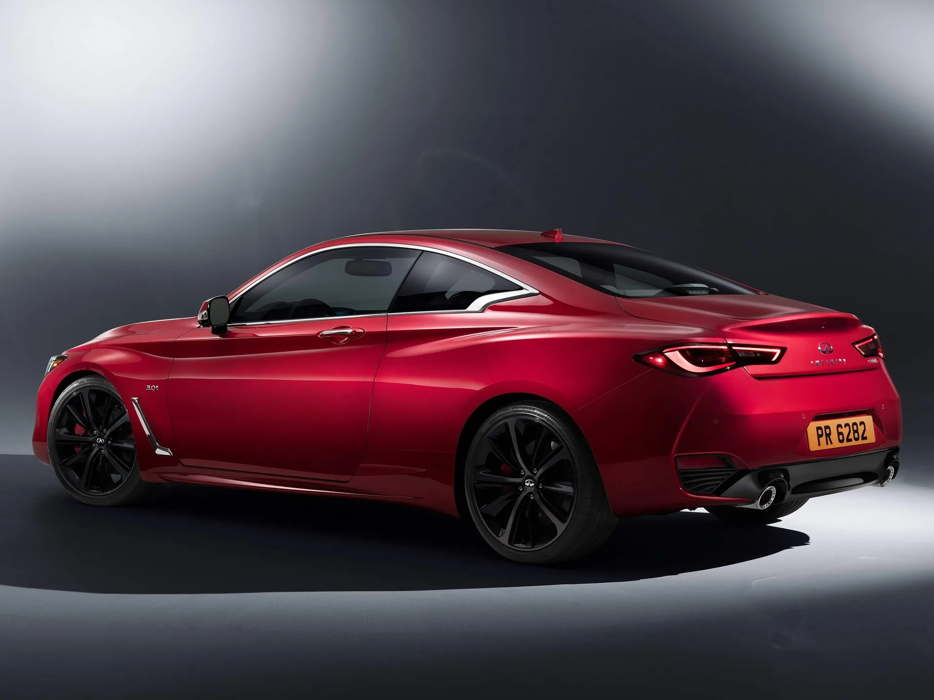 Infiniti Q60 (2017) – zadní tříčtvrteční pohled