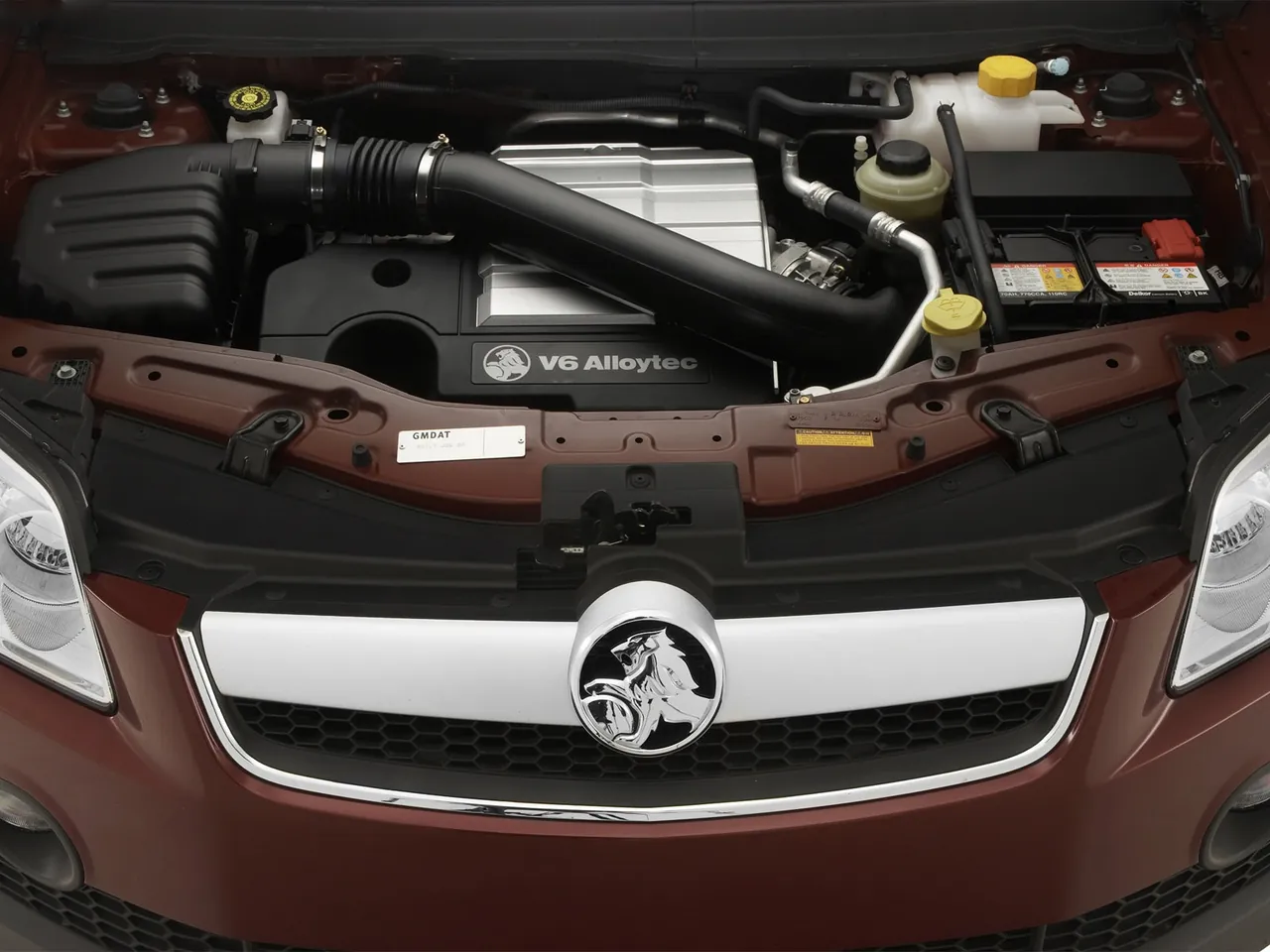 Holden Captiva LX (2006) – motorový prostor