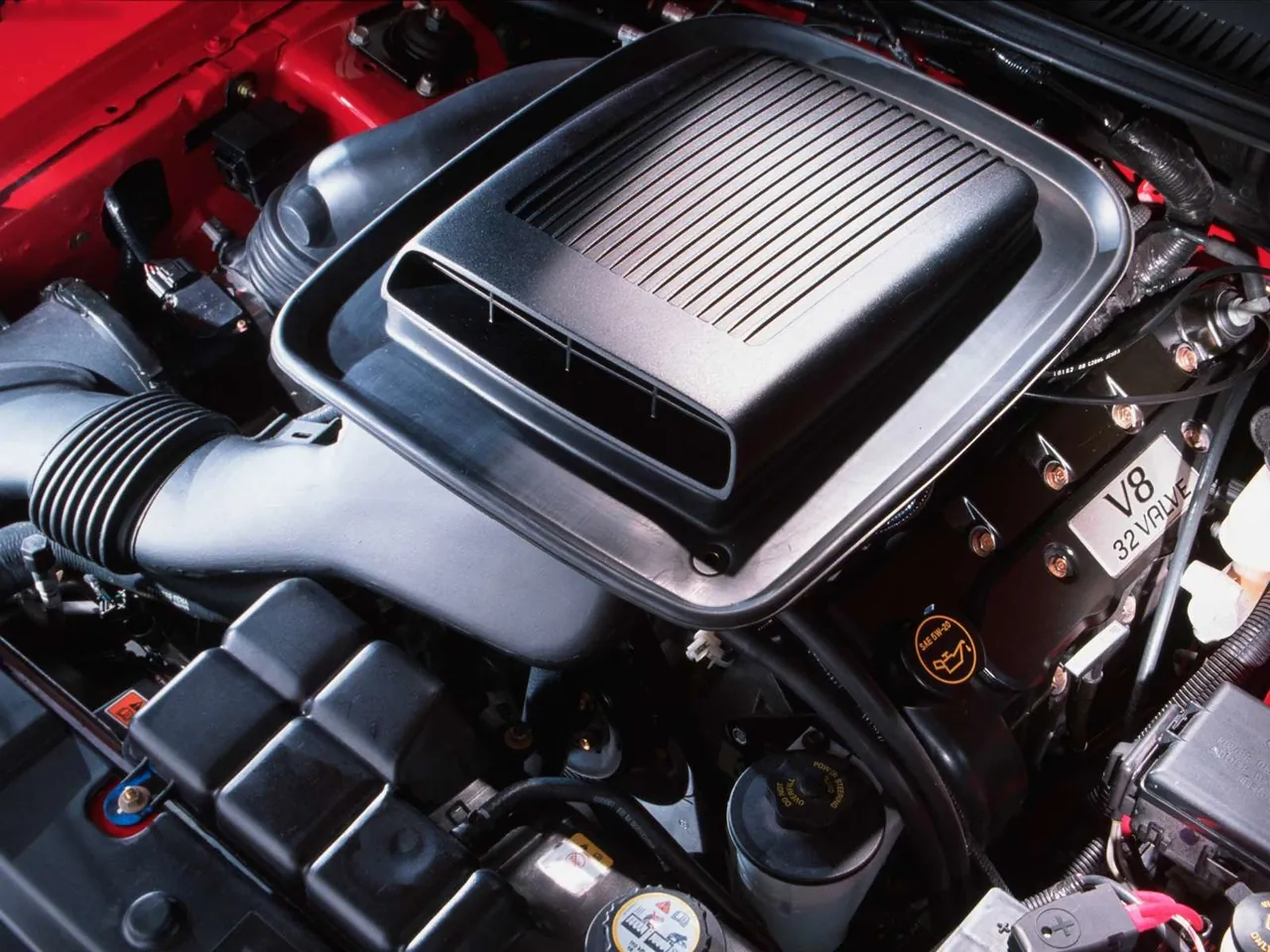 Ford Mustang Mach 1 (2003) – motorový prostor