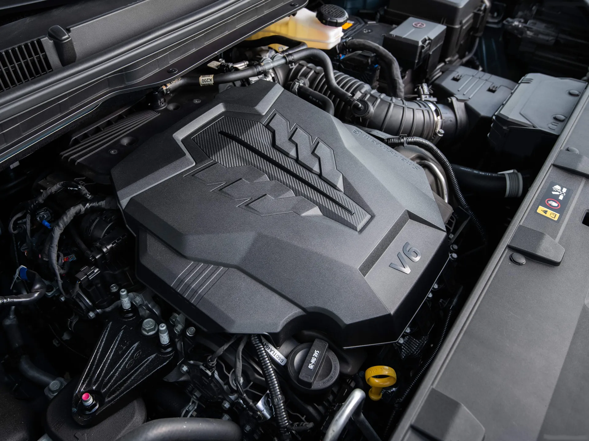 Kia Carnival (2022) – motorový prostor