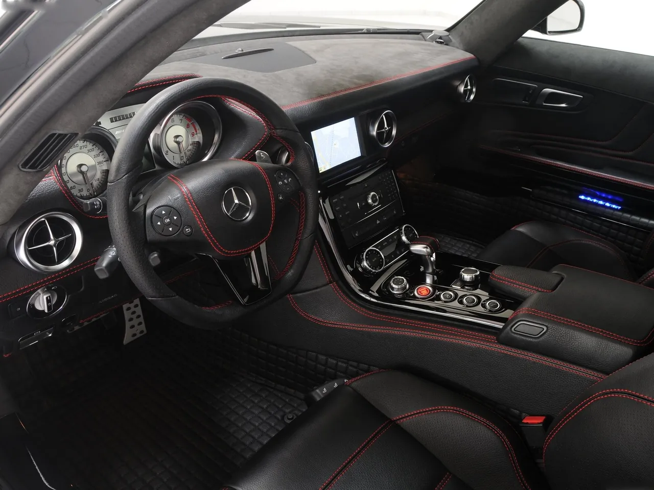Brabus Mercedes-Benz SLS AMG (2011) – interiér