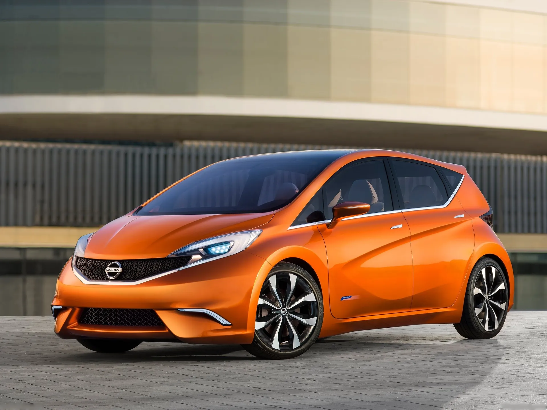 Nissan Invitation Concept (2012)