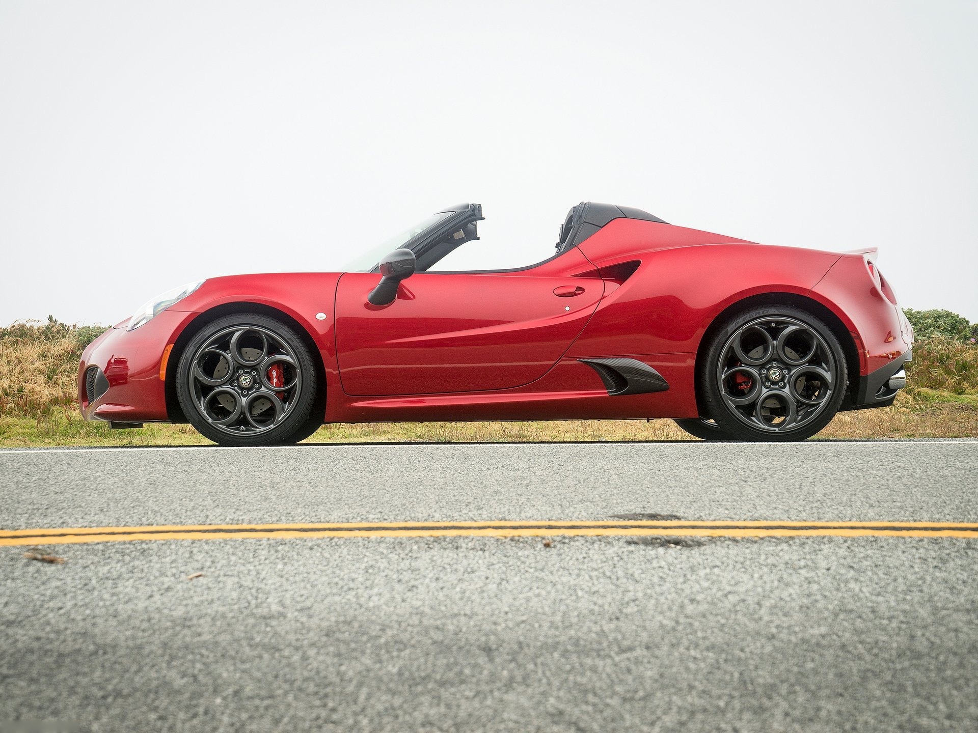 Alfa Romeo 4C Spider (2015) – boční profil
