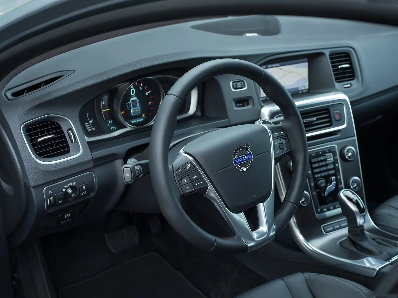 Volvo V60 (2014) – interiér