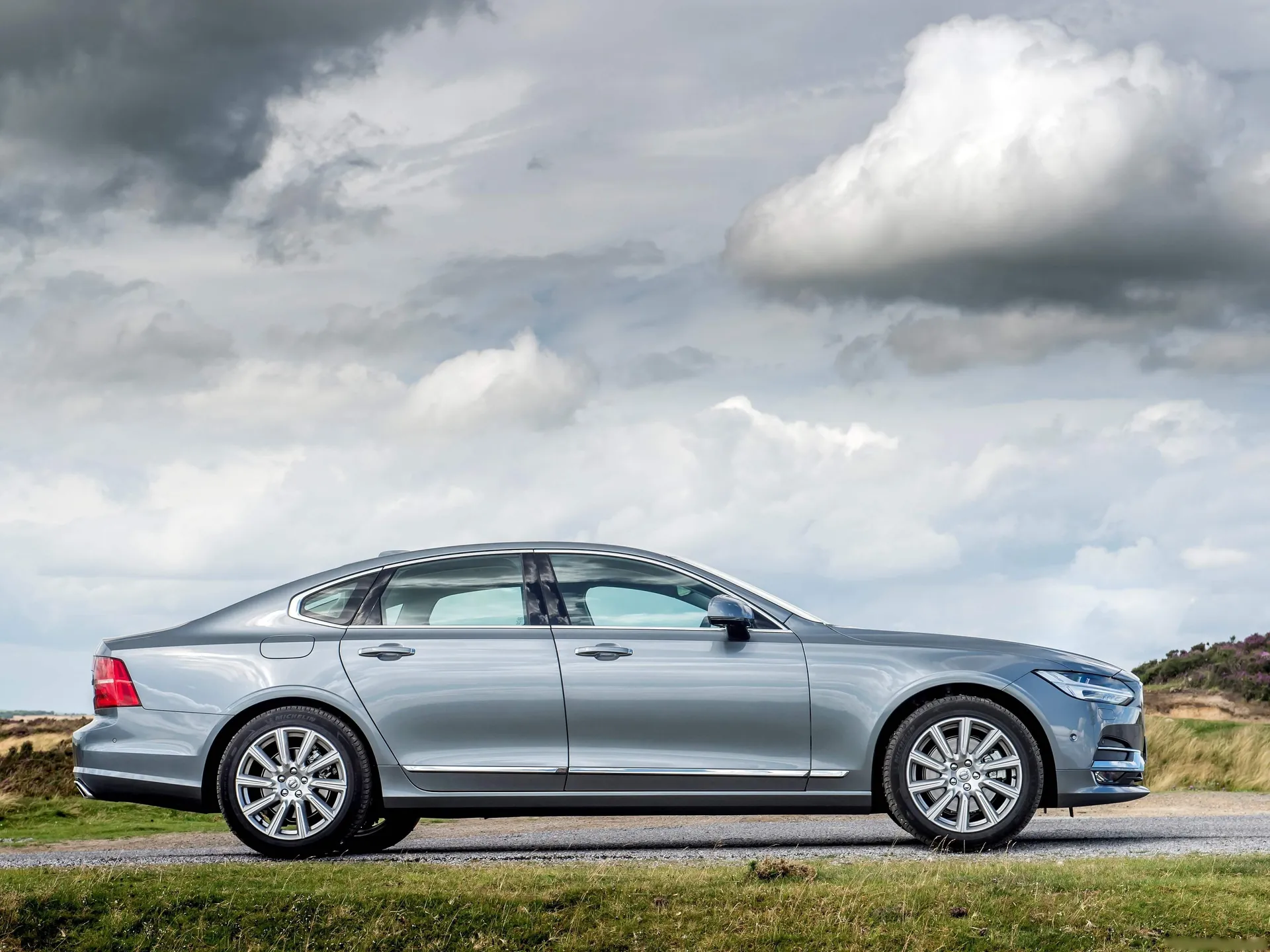 Volvo S90 (2017) – boční profil