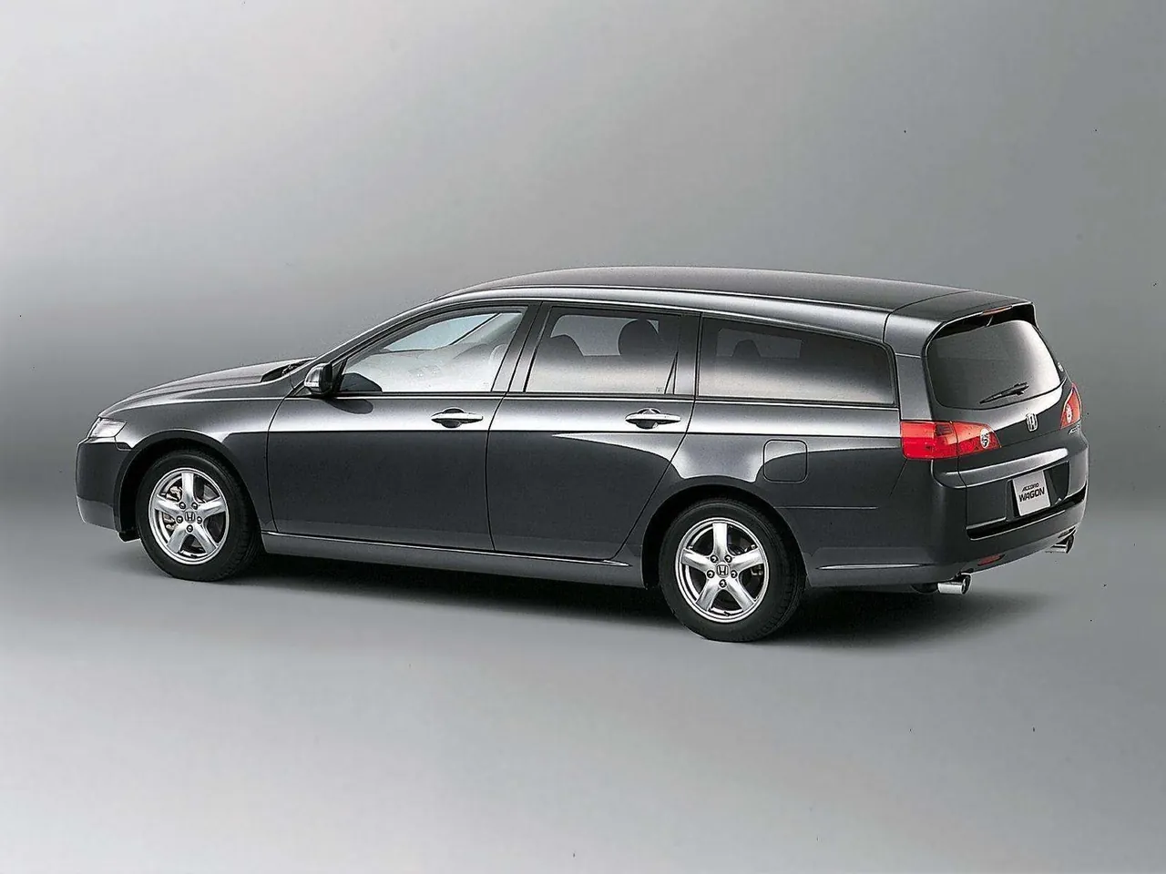 Honda Accord Wagon 2.4T [EU] (2003) – zadní tříčtvrteční pohled