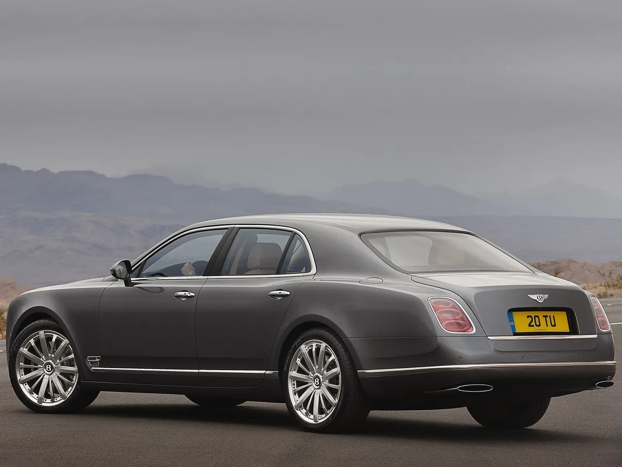 Bentley Mulsanne Mulliner (2013) – zadní tříčtvrteční pohled