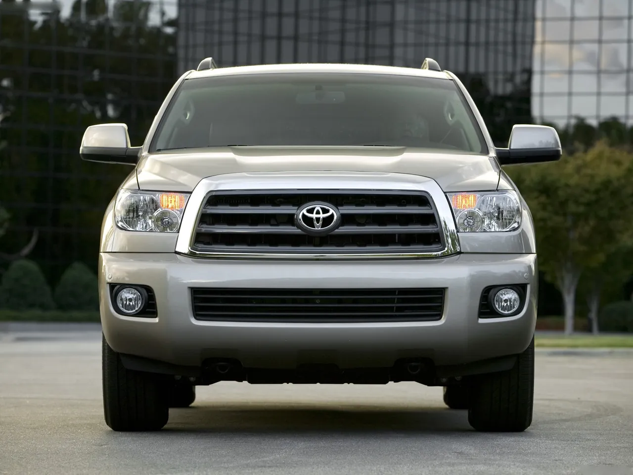 Toyota Sequoia (2008) - Front