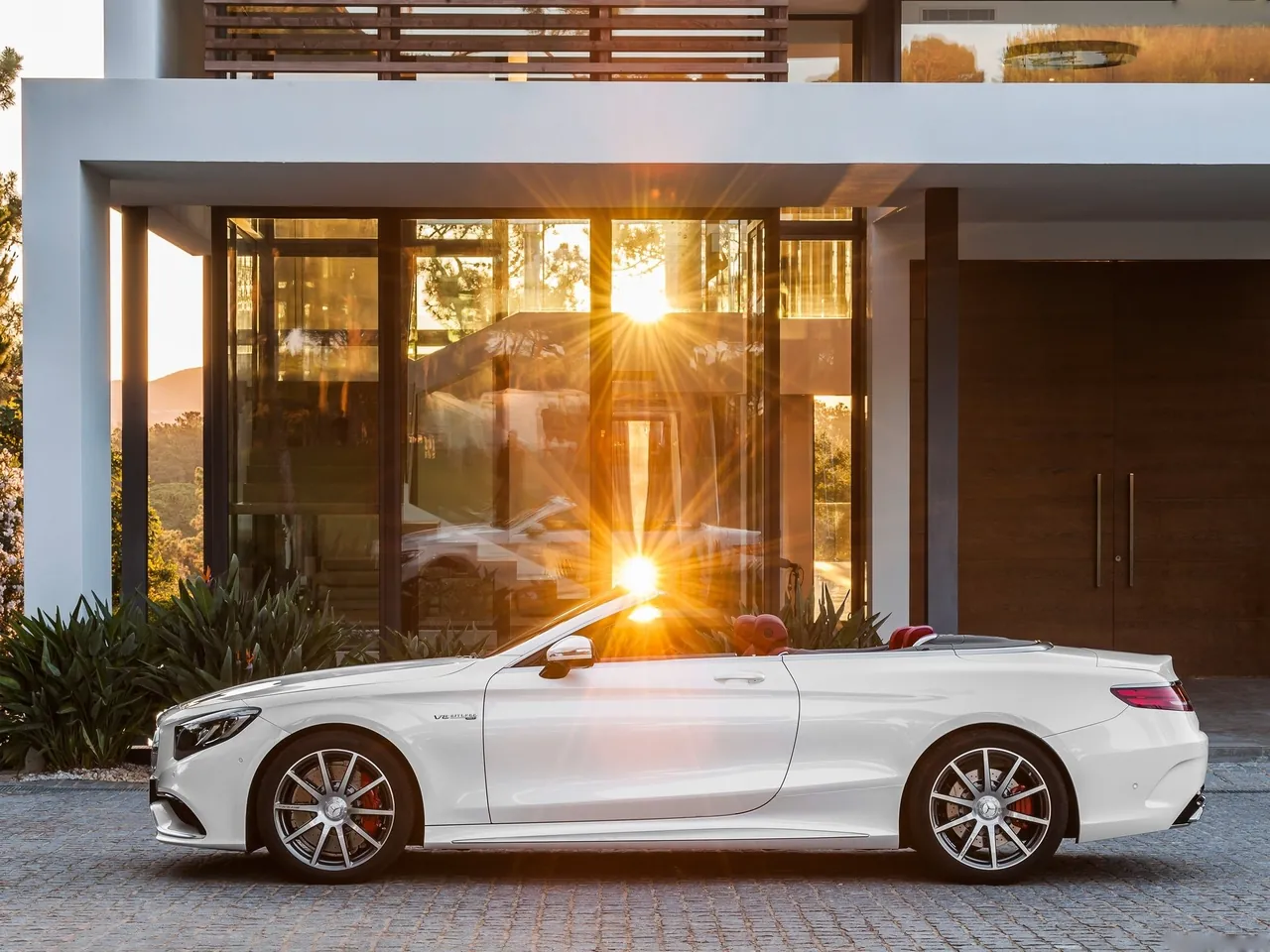 Mercedes-Benz S63 AMG Cabriolet (2017) – boční profil