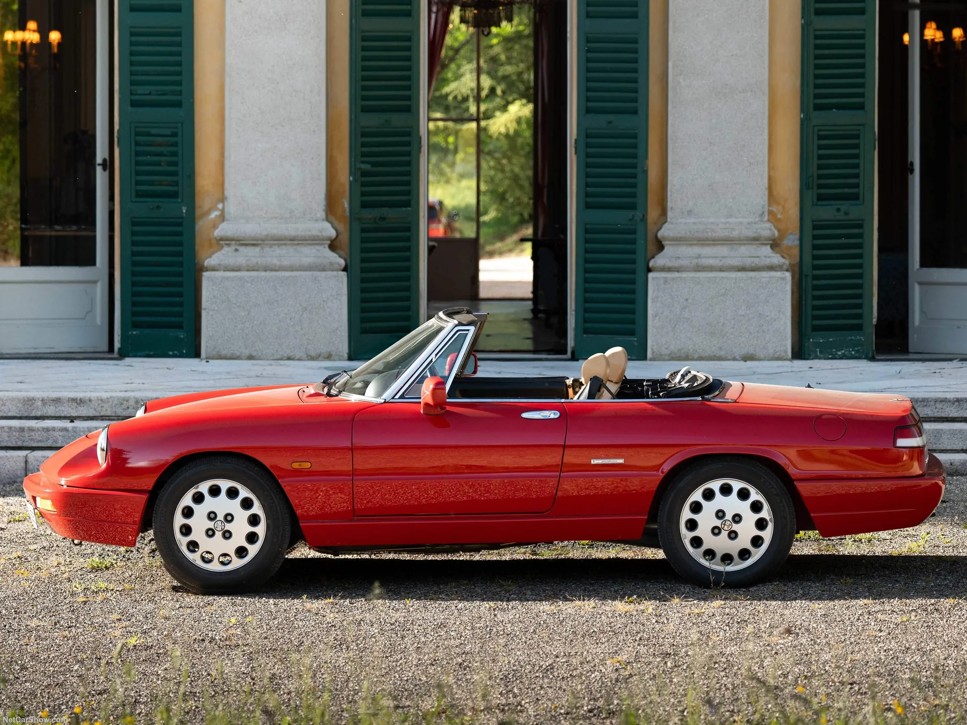 Alfa Romeo Spider (1990) – boční profil