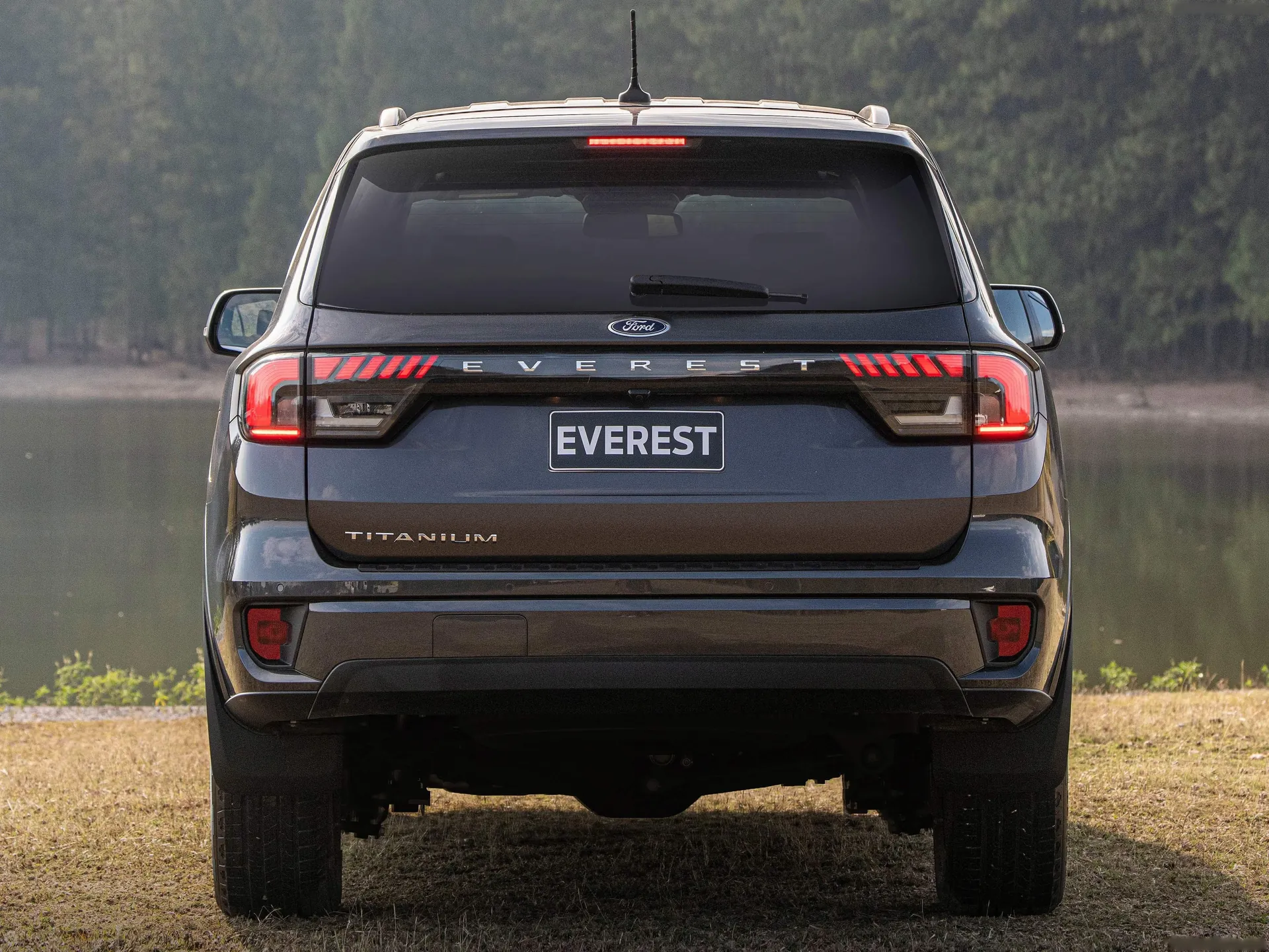 Ford Everest (2023) – zezadu