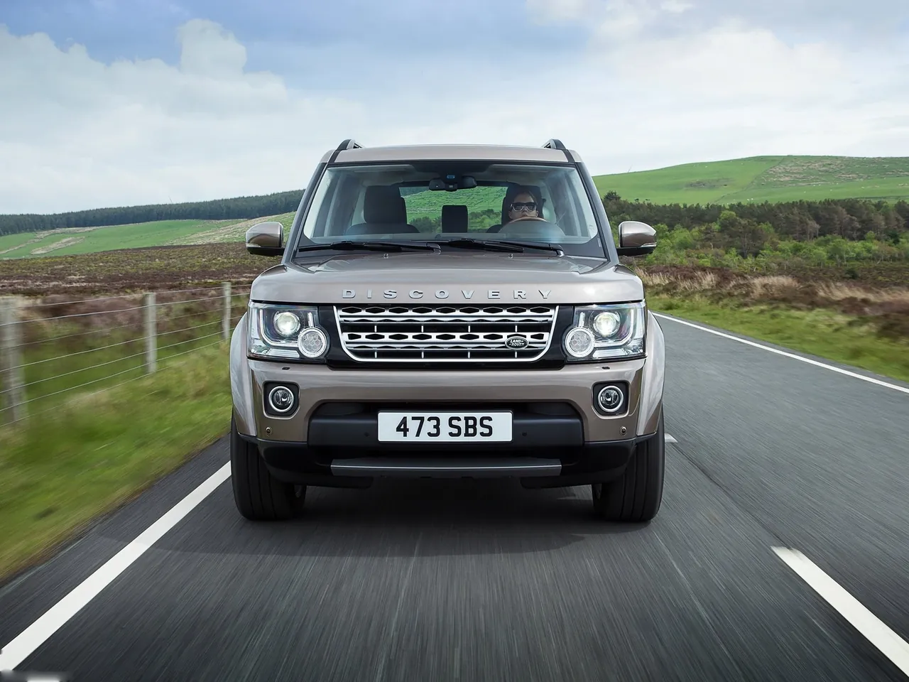 Land Rover Discovery (2015) - Front