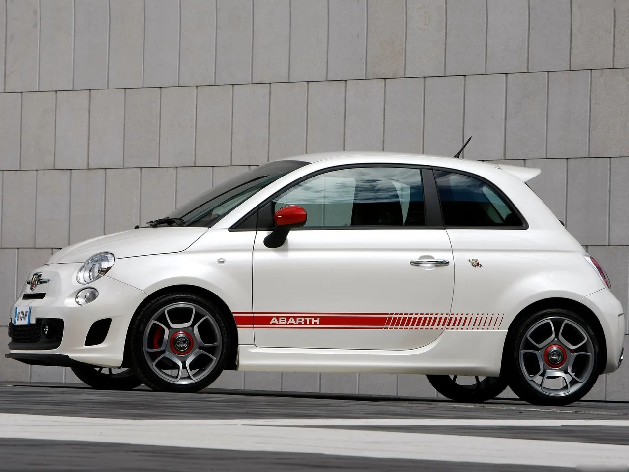 Fiat 500 Abarth (2009) – boční profil