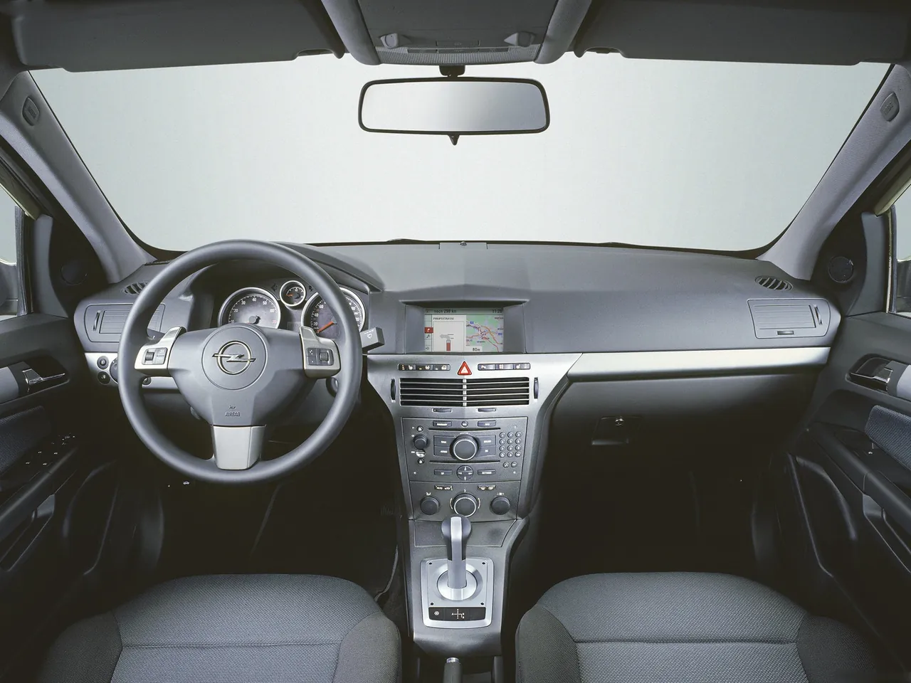 Opel Astra Sedan (2007) – interiér