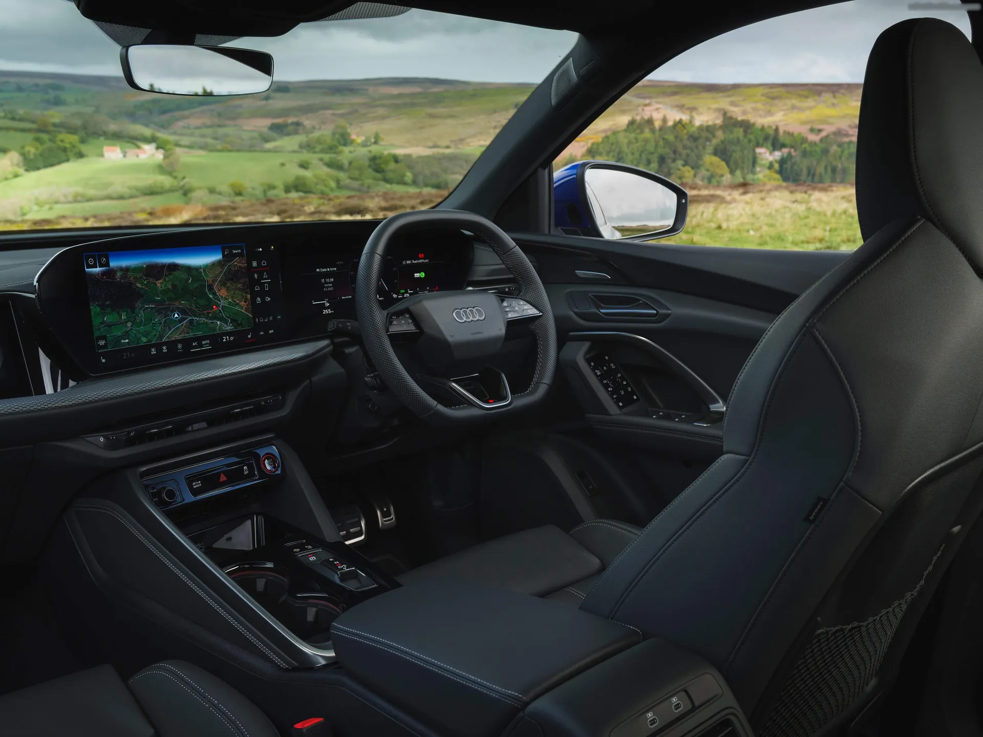 Audi Q5 Sportback [UK] (2025) – interiér
