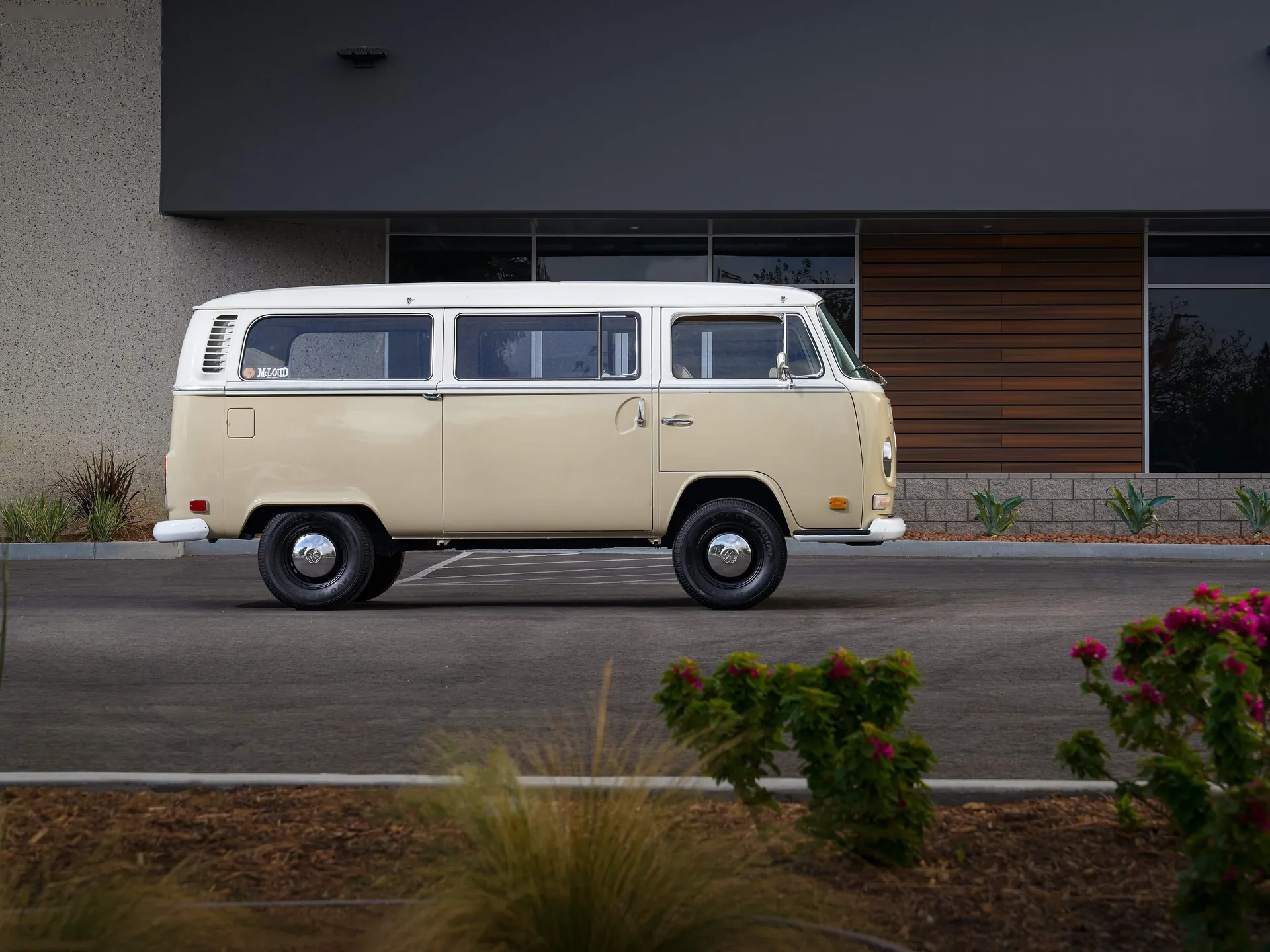 Volkswagen Type 2 Bus Electrified Concept (2019) - Side Profile