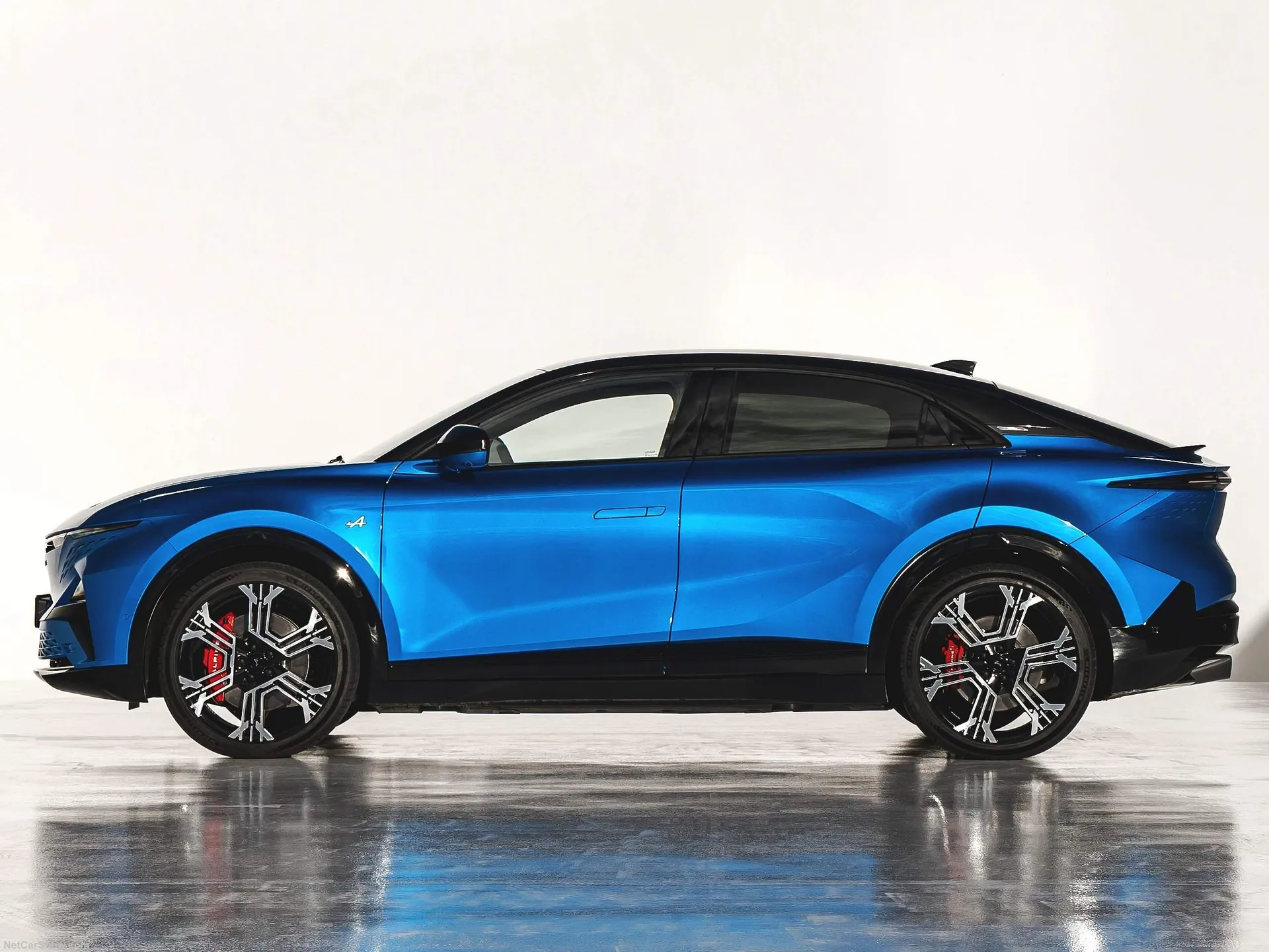 Alpine A390 (2026) – boční profil