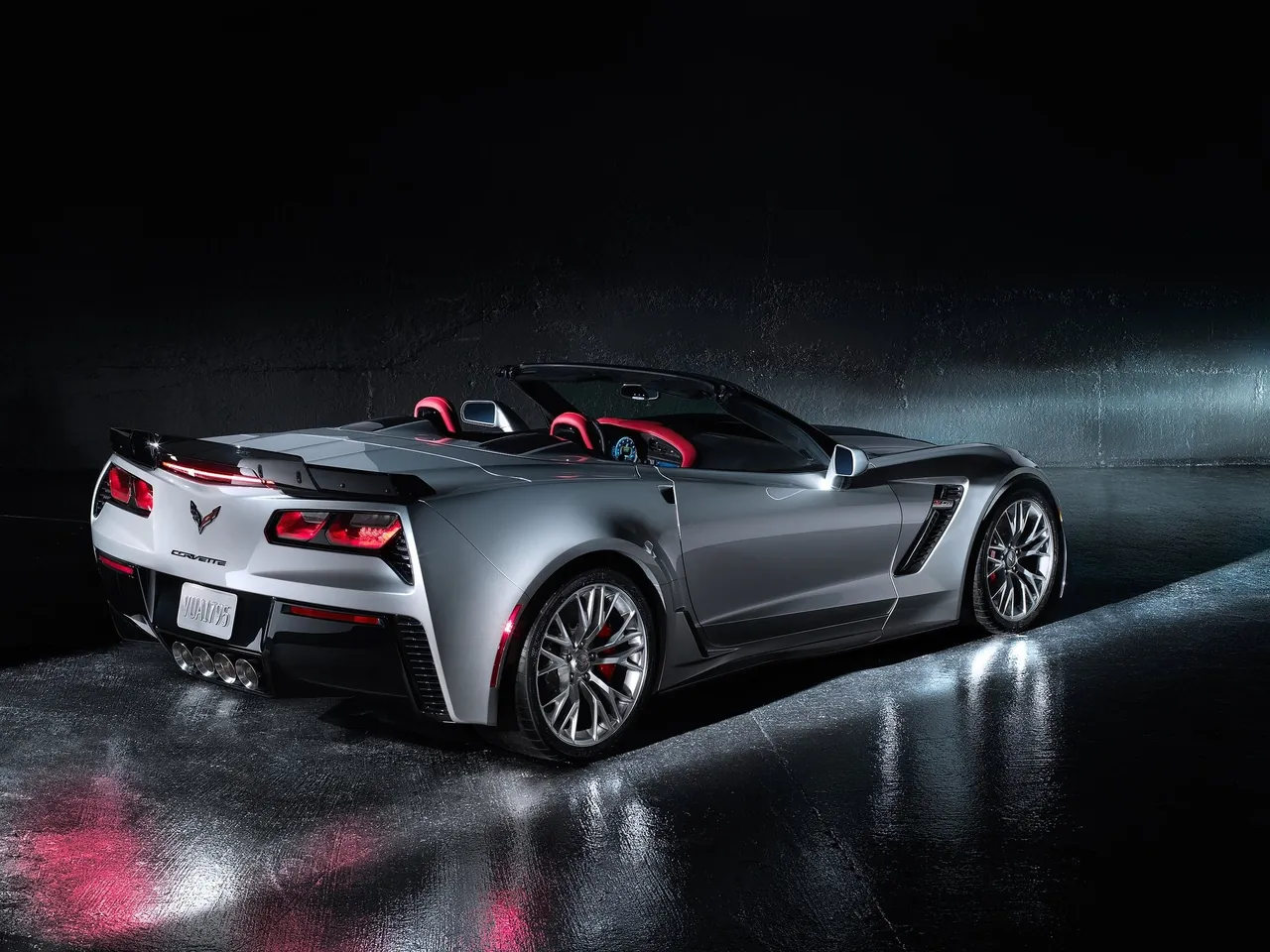 Chevrolet Corvette Z06 Convertible (2015) – zadní tříčtvrteční pohled
