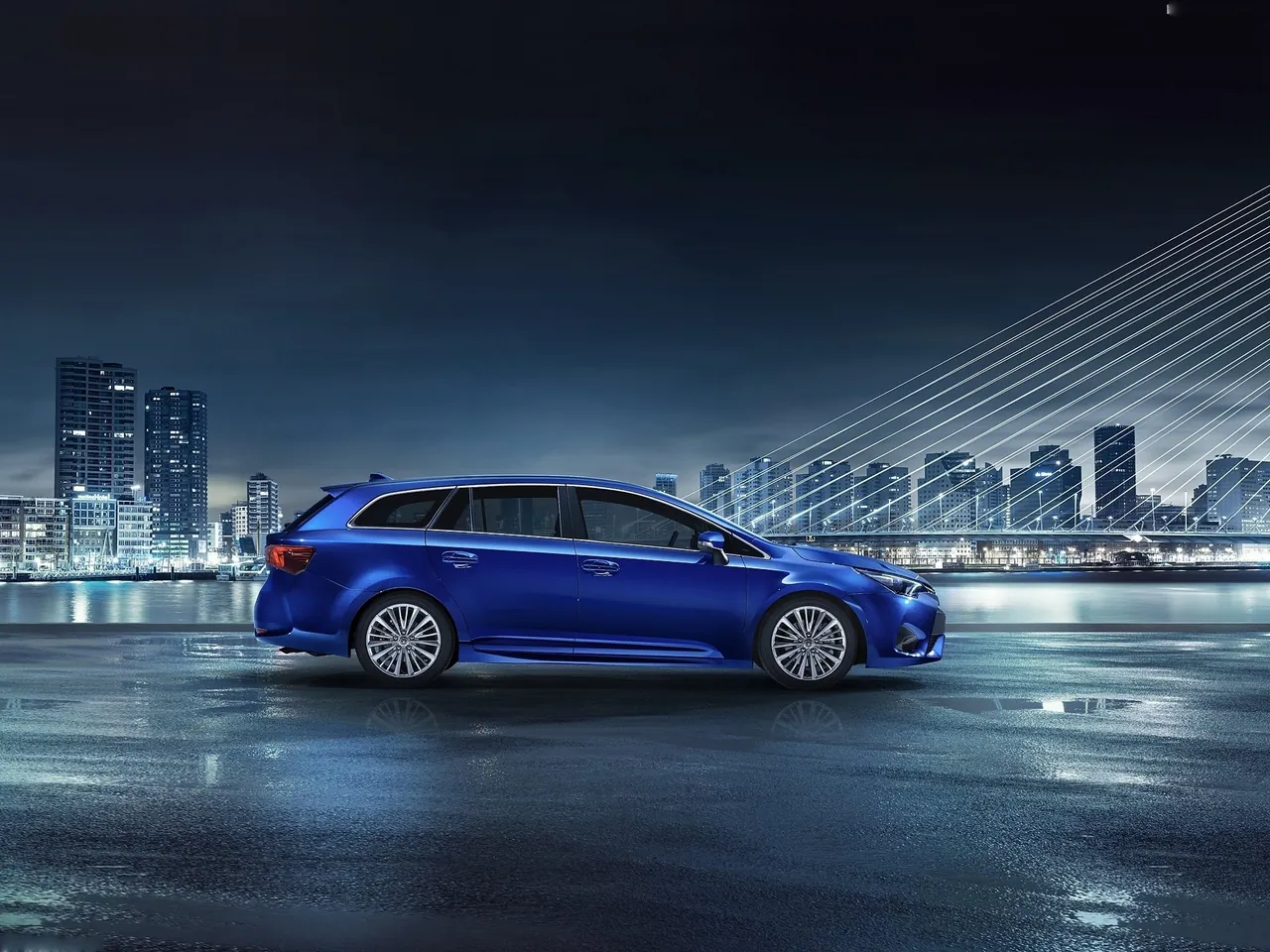 Toyota Avensis Touring Sports (2016) – boční profil