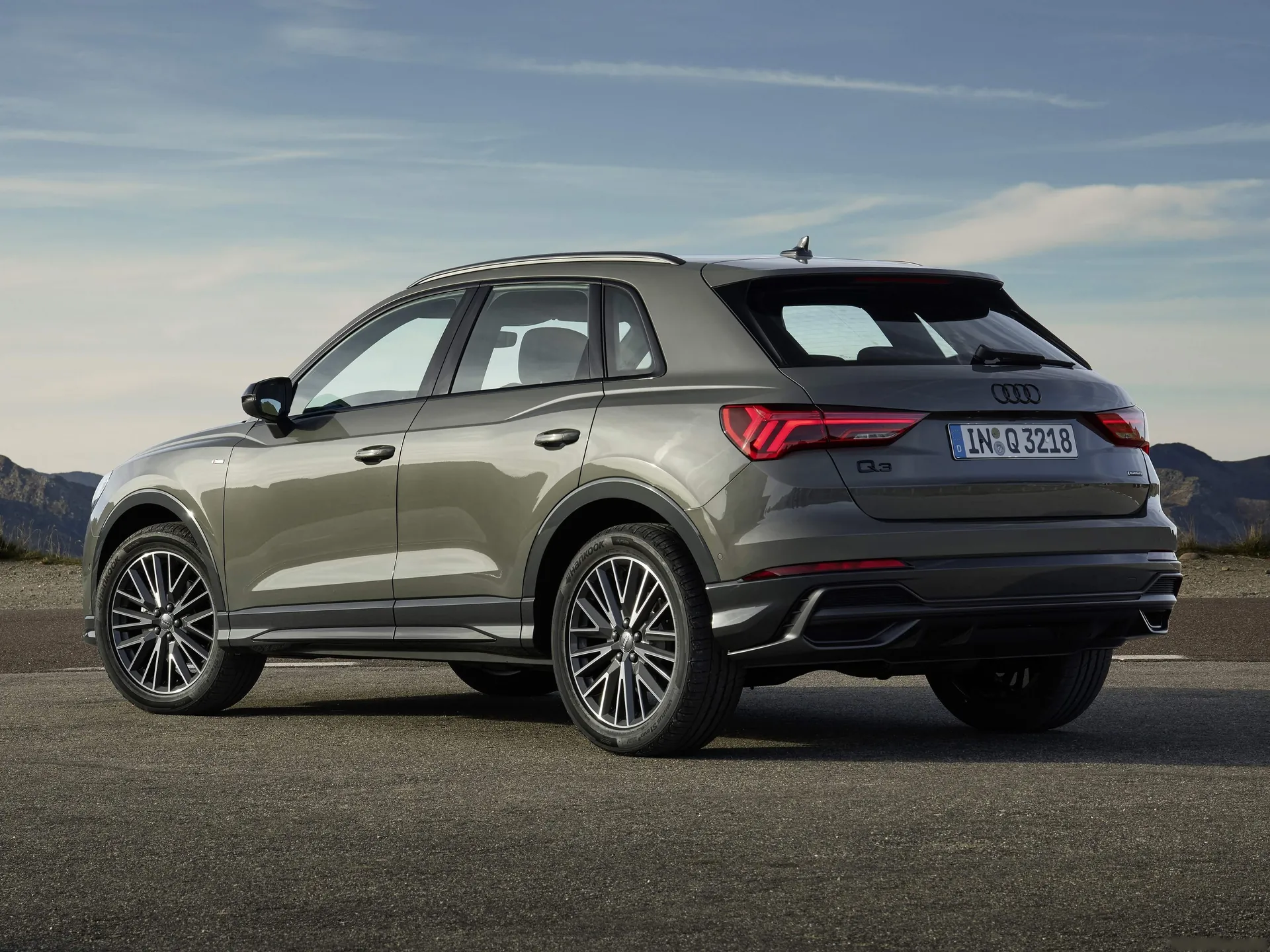 Audi Q3 (2019) – zadní tříčtvrteční pohled