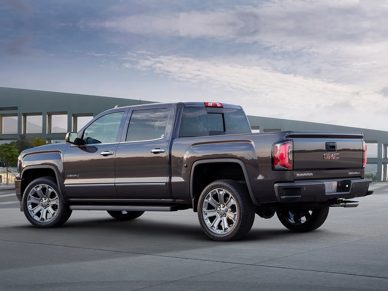 GMC Sierra Denali Ultimate (2016) – zadní tříčtvrteční pohled