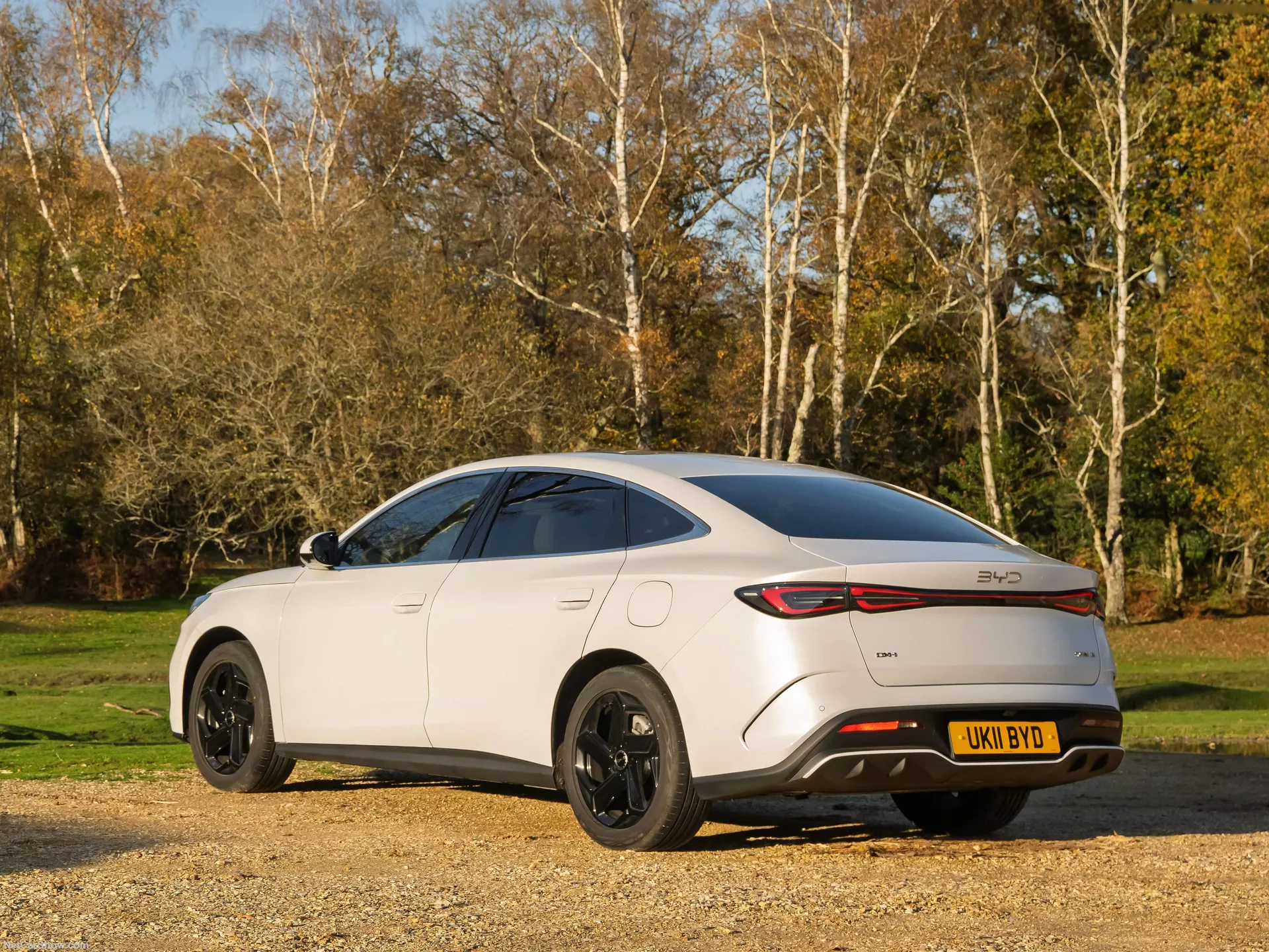 BYD Seal 6 DM-i Sedan [UK] (2026) – zadní tříčtvrteční pohled