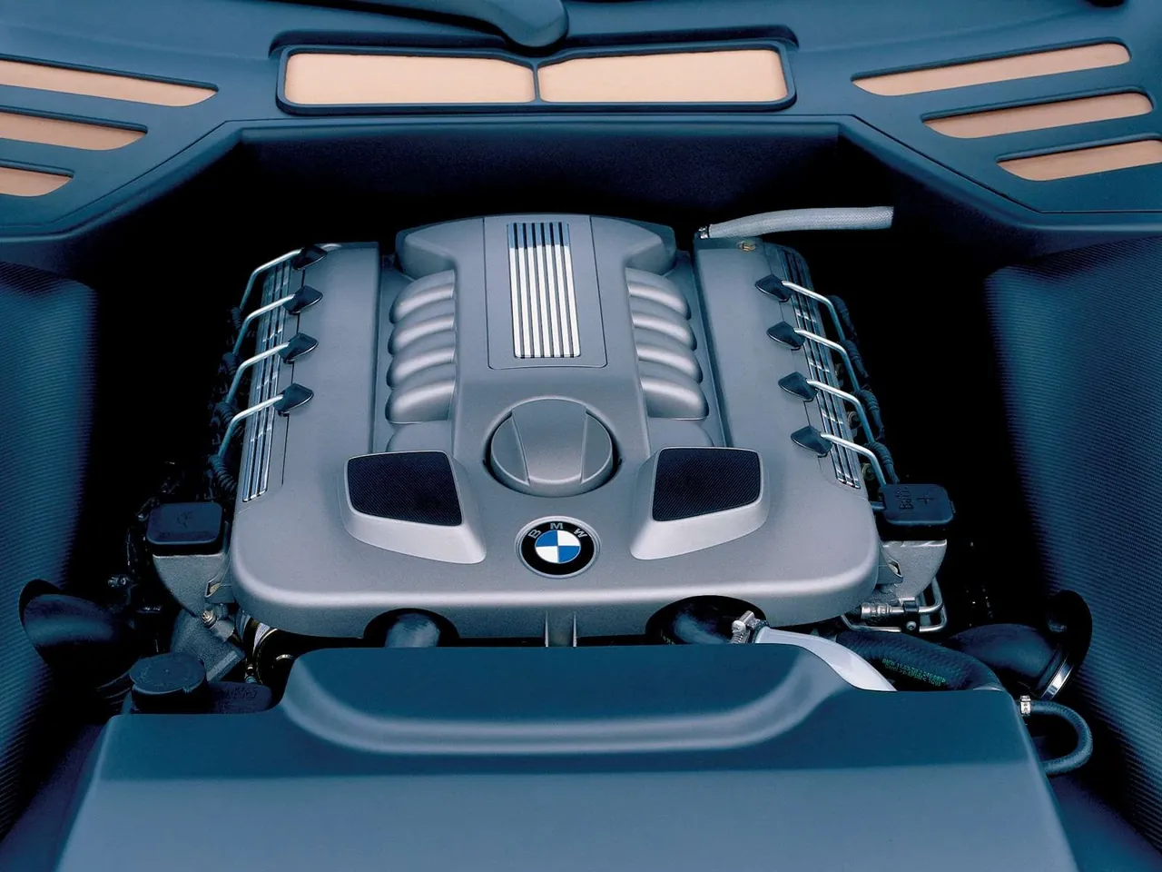 BMW Z9 Gran Turismo Concept (1999) – motorový prostor