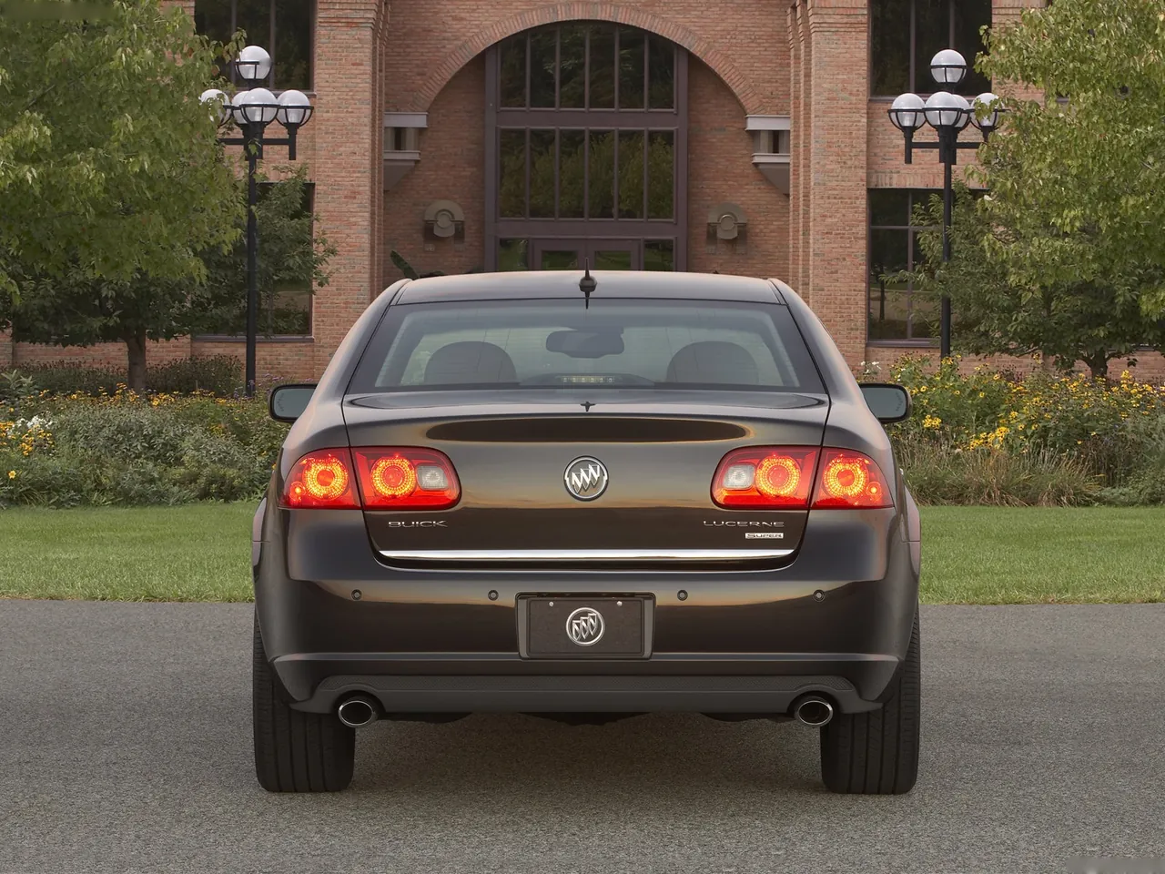 Buick Lucerne Super (2008) – zezadu