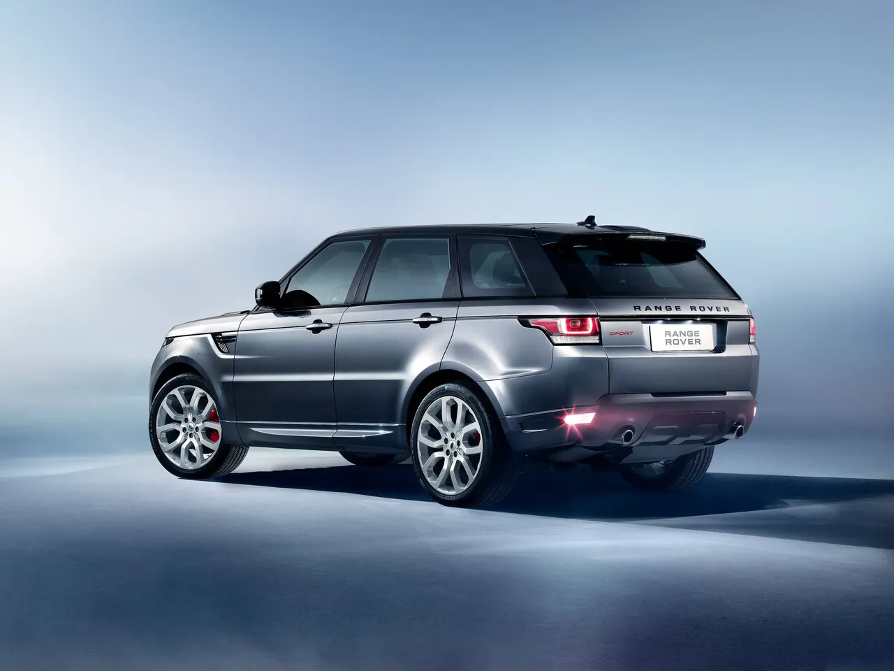 Land Rover Range Rover Sport (2014) – zadní tříčtvrteční pohled