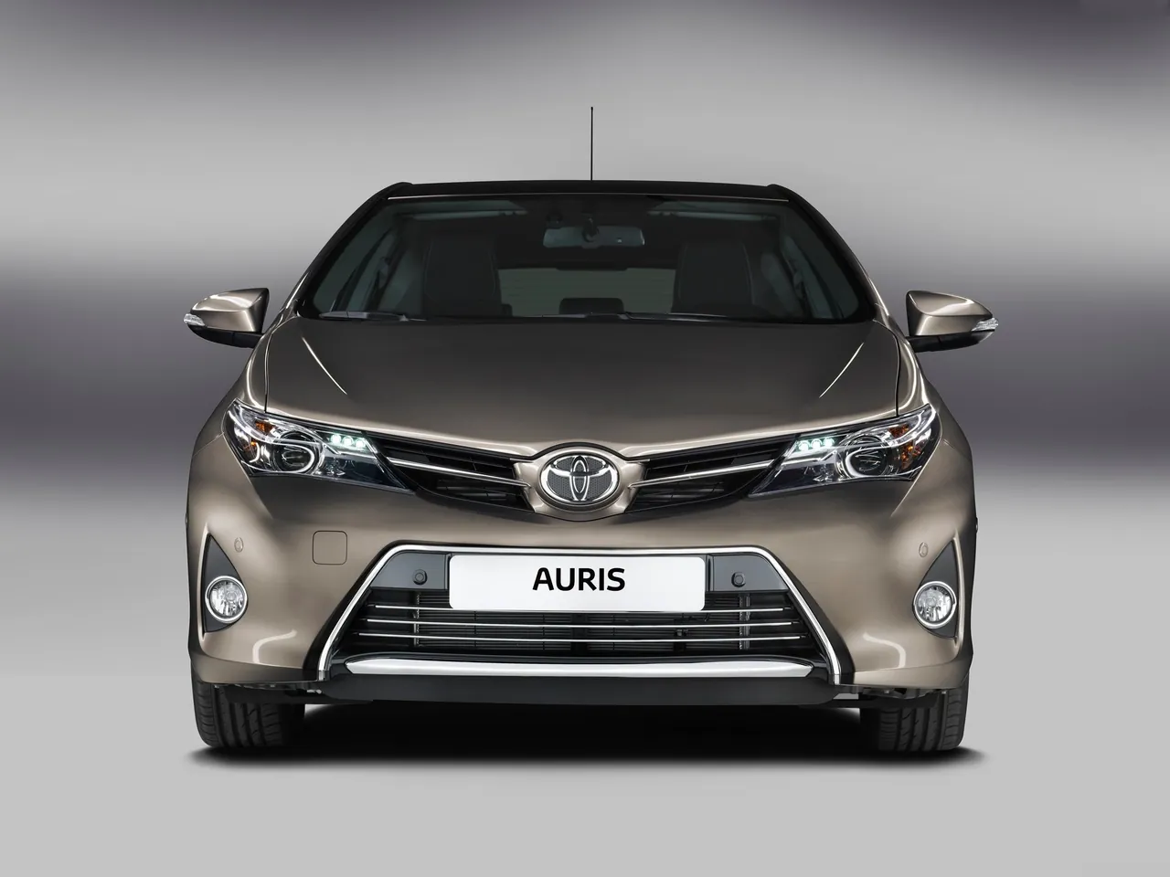 Toyota Auris (2013) - Front
