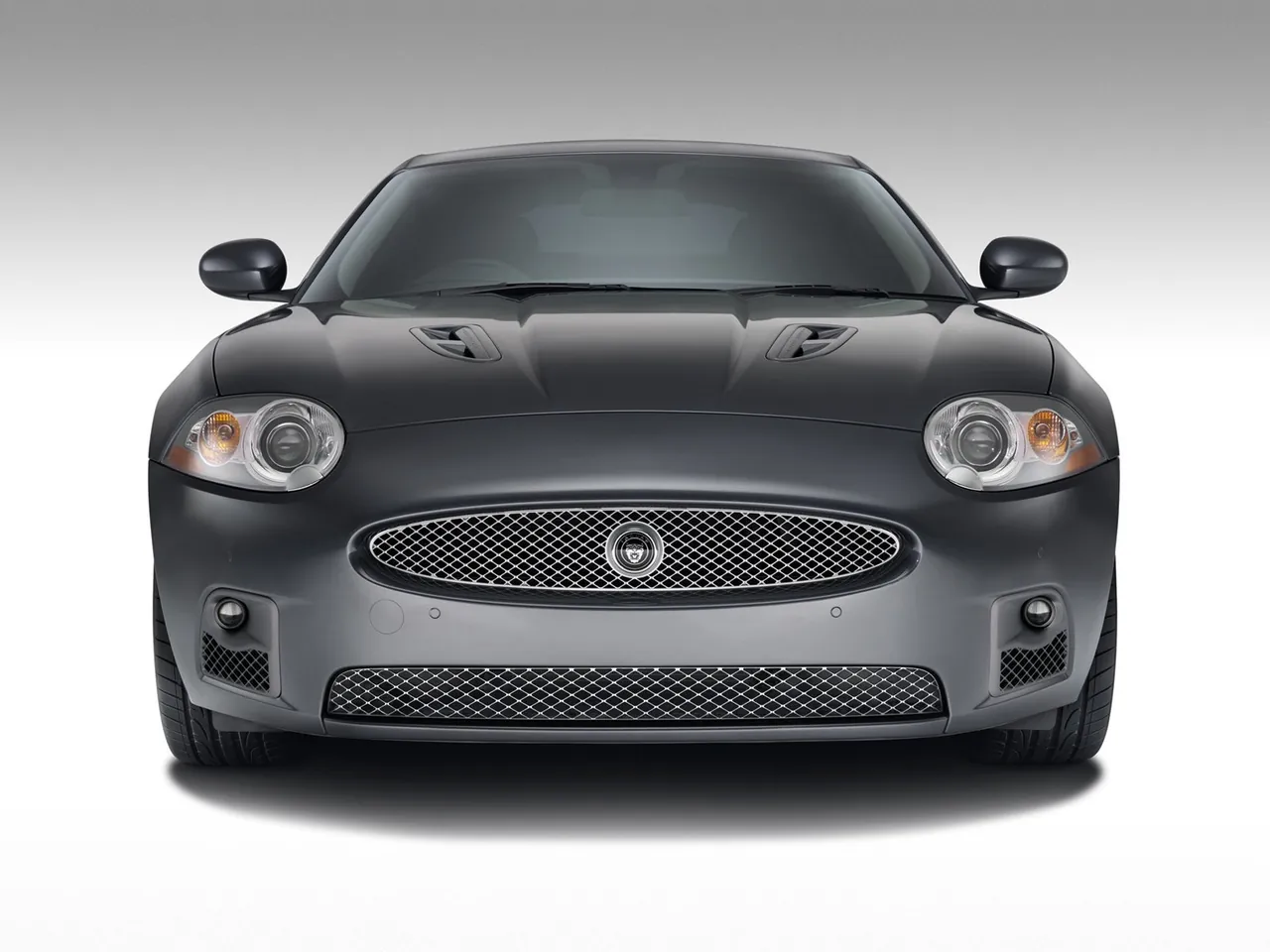Jaguar XKR (2007) – zepředu