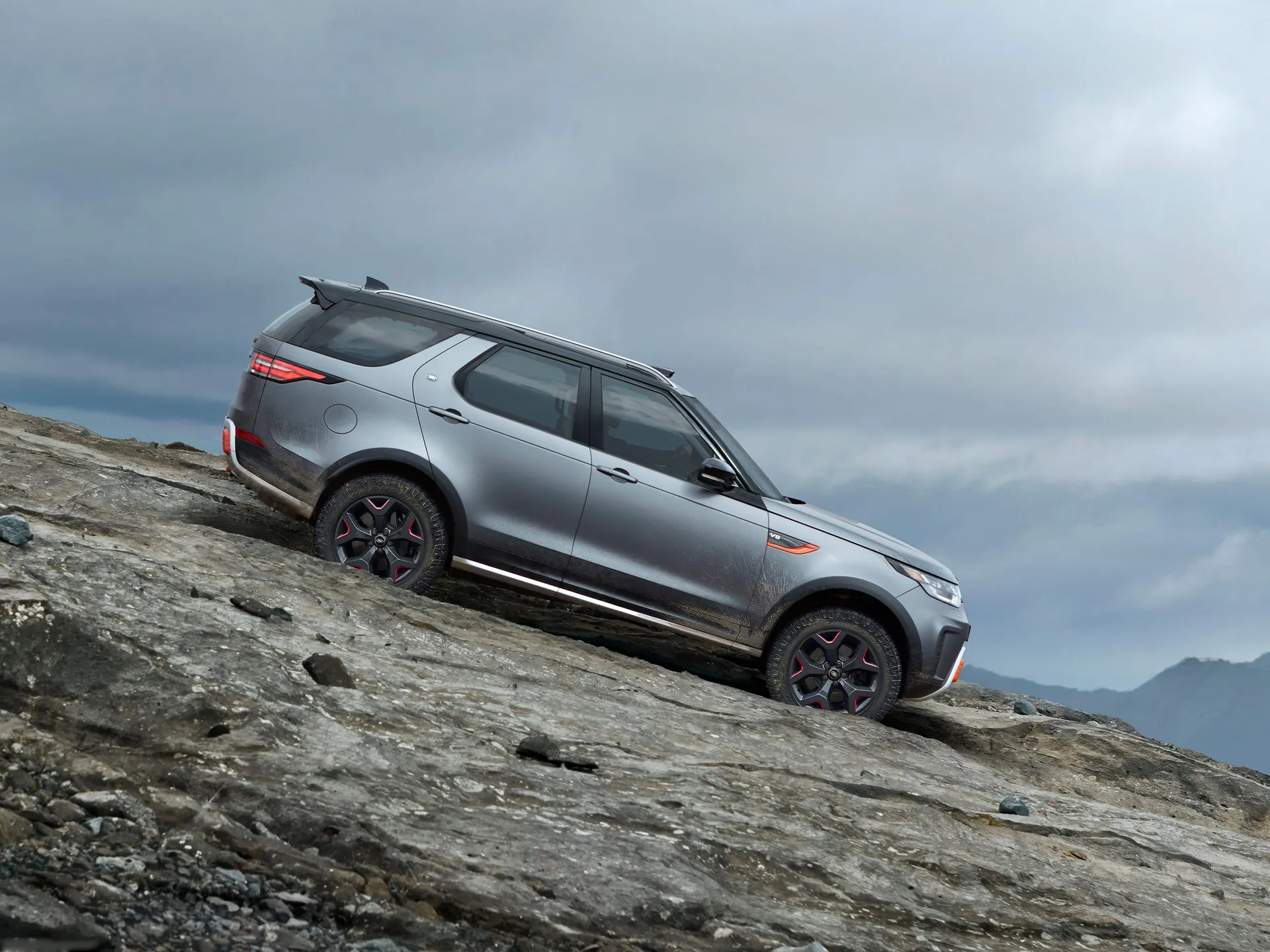 Land Rover Discovery SVX (2018) - Side Profile