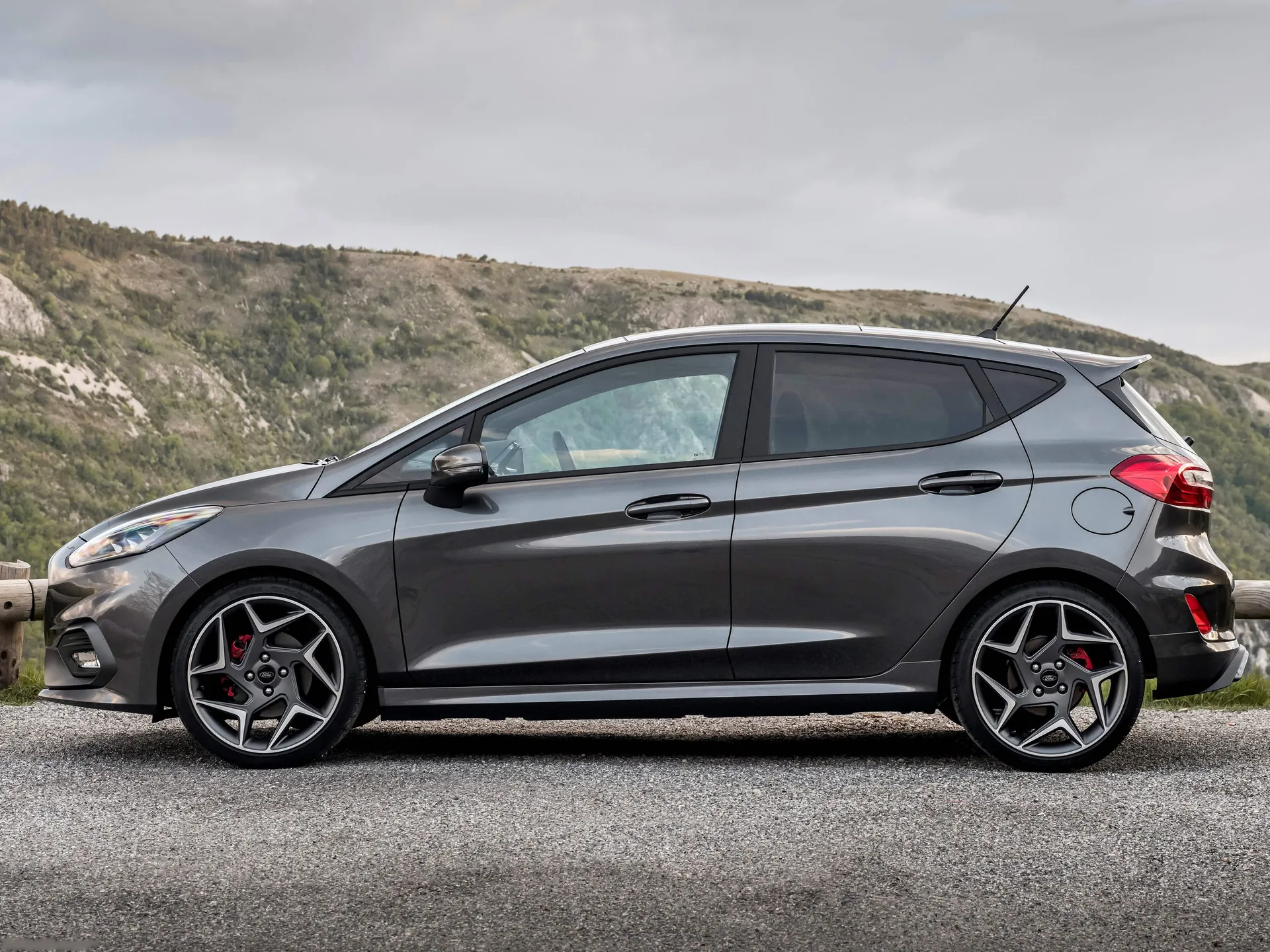 Ford Fiesta ST (2018) – boční profil