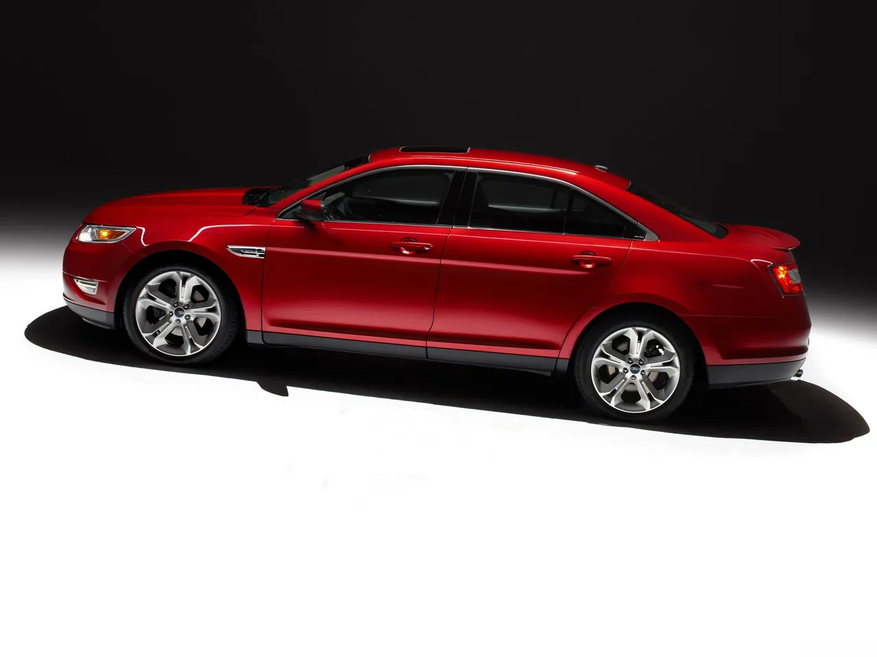Ford Taurus SHO (2010) – zadní tříčtvrteční pohled