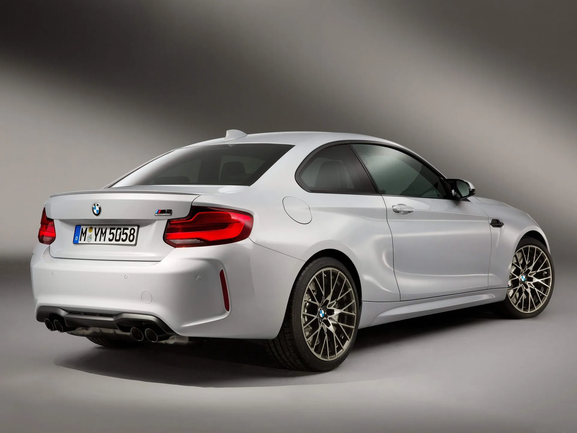 BMW M2 Competition (2019) – zadní tříčtvrteční pohled
