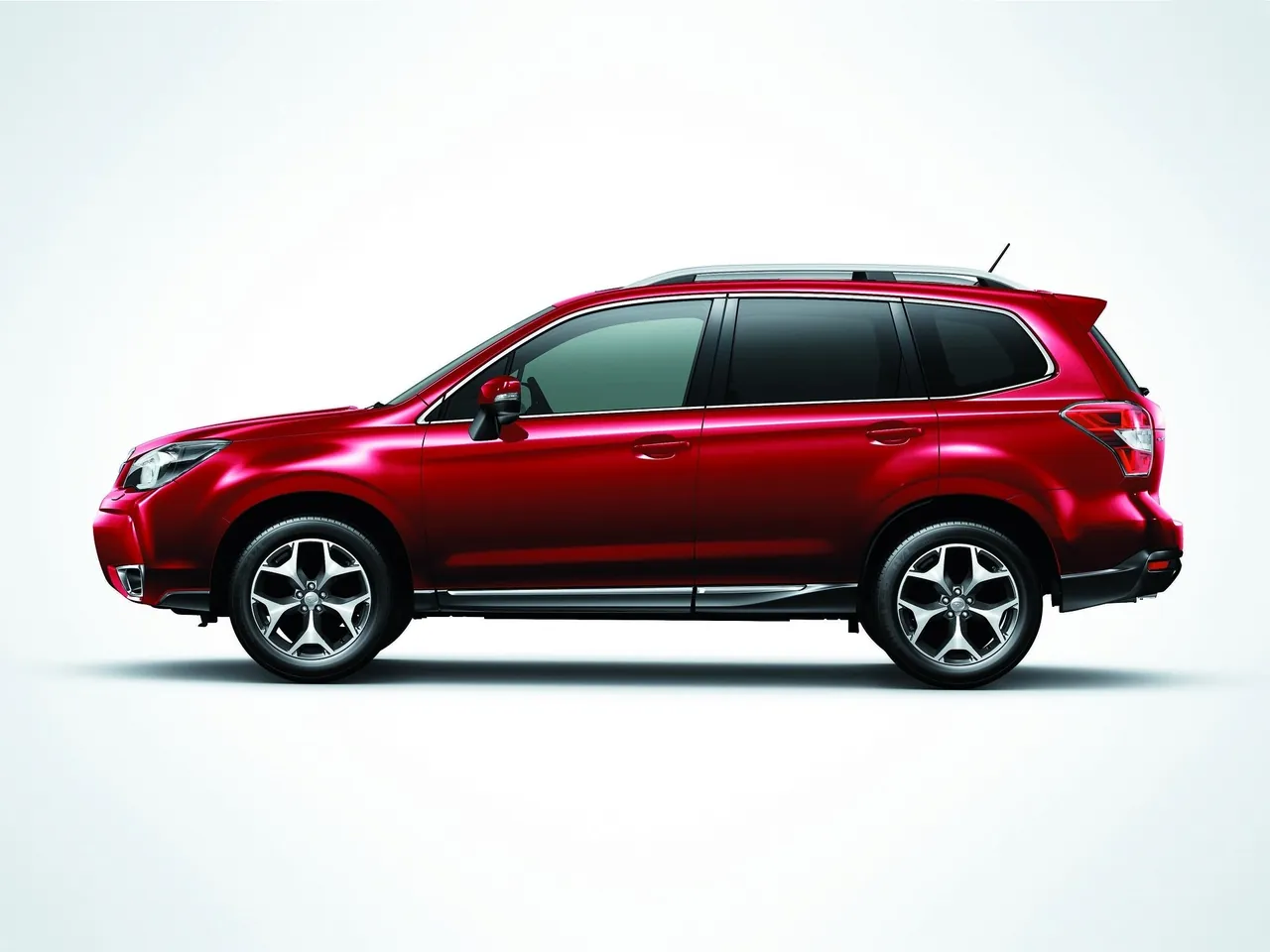 Subaru Forester (2014) – boční profil